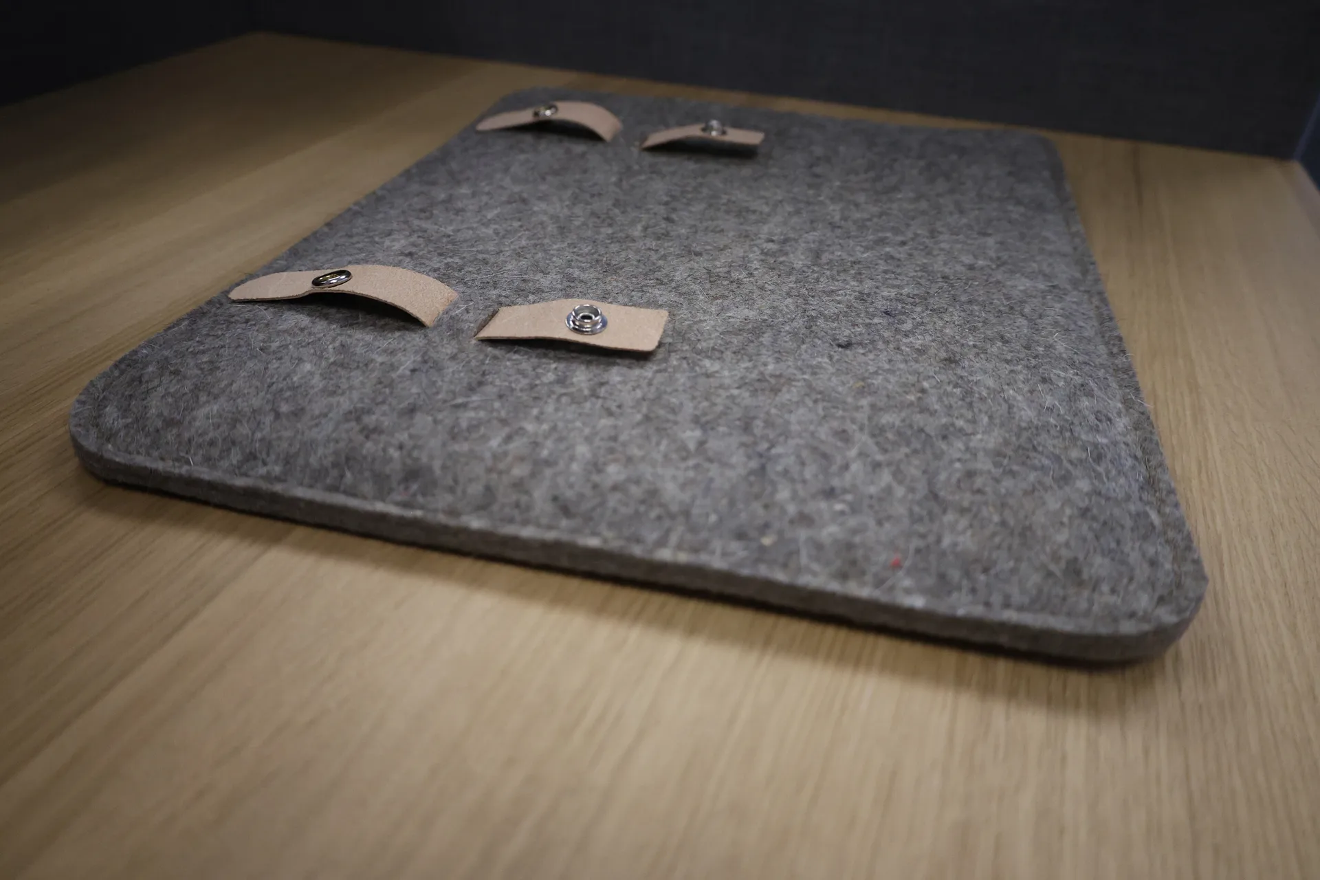 Nostalgi zitkussen 33x40 cm, Grijze natuurwol Essem Design