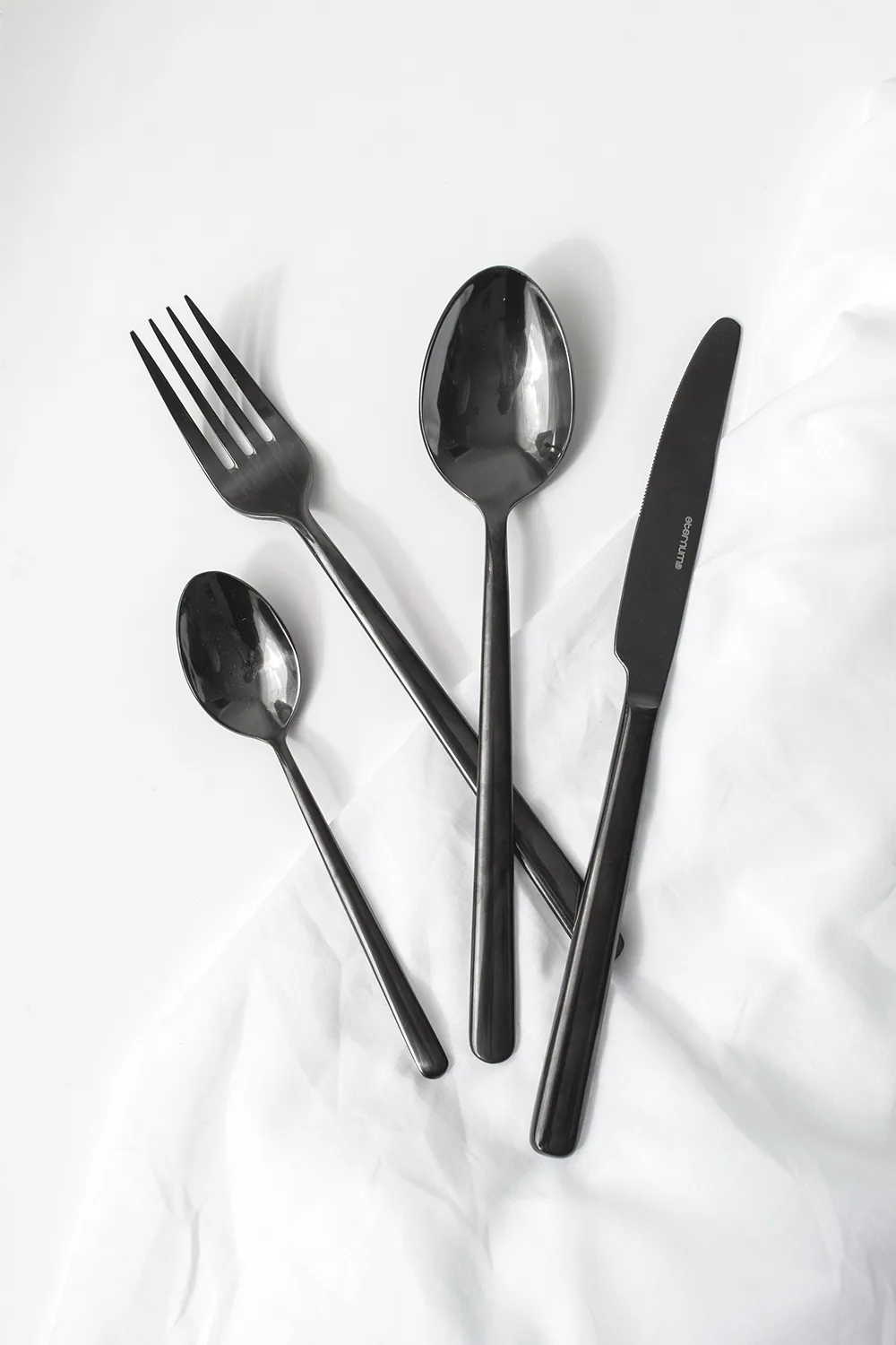 Eternum Nardo bestekset 16-delig, Zwart Eternum