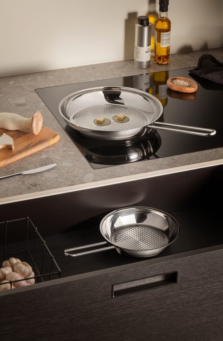Eva Trio Stainless Steel Honeycomb koekenpan, 28 cm Eva Solo