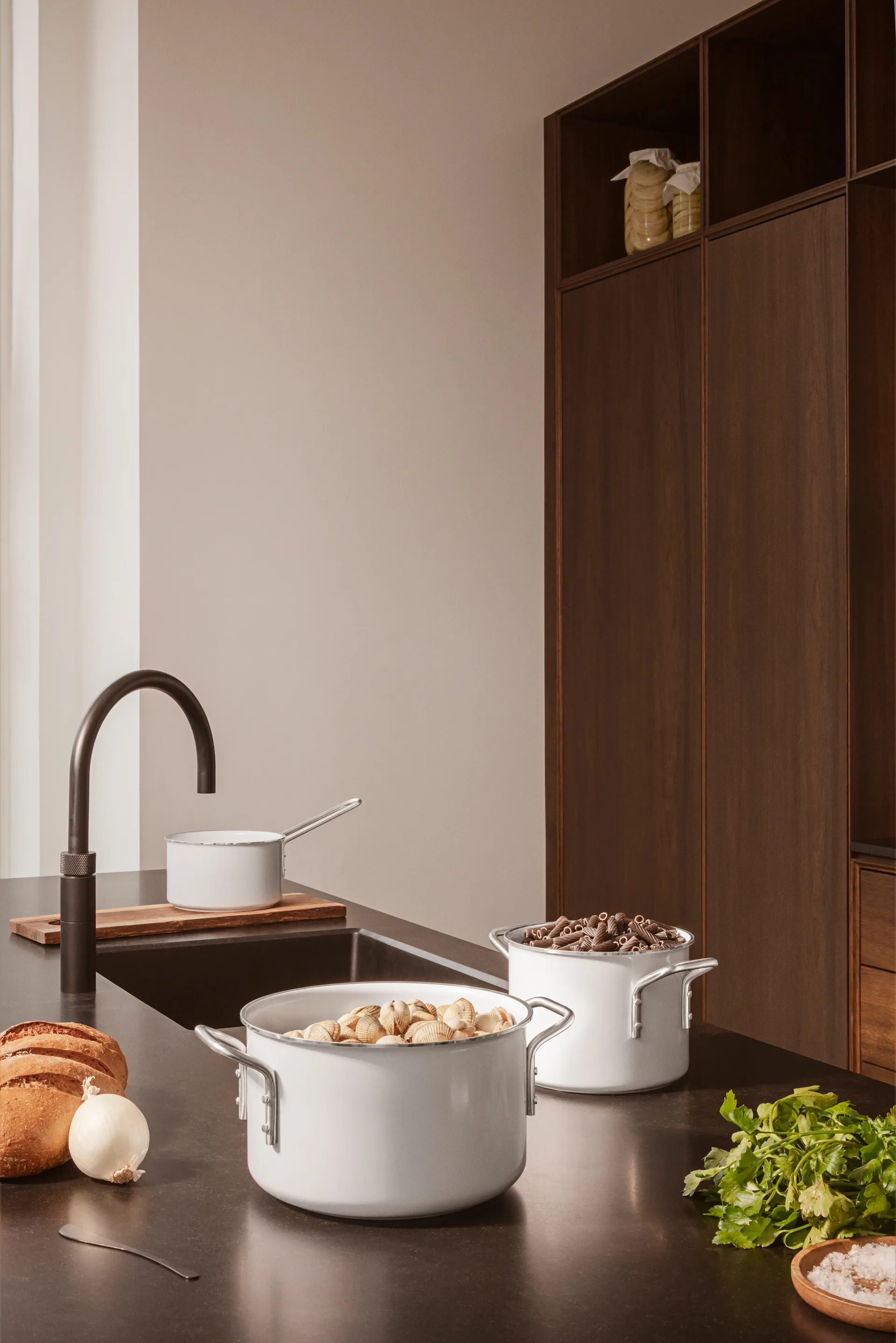 Eva Trio White Line Slip-Let keramische pan, 3,8 l Eva Solo