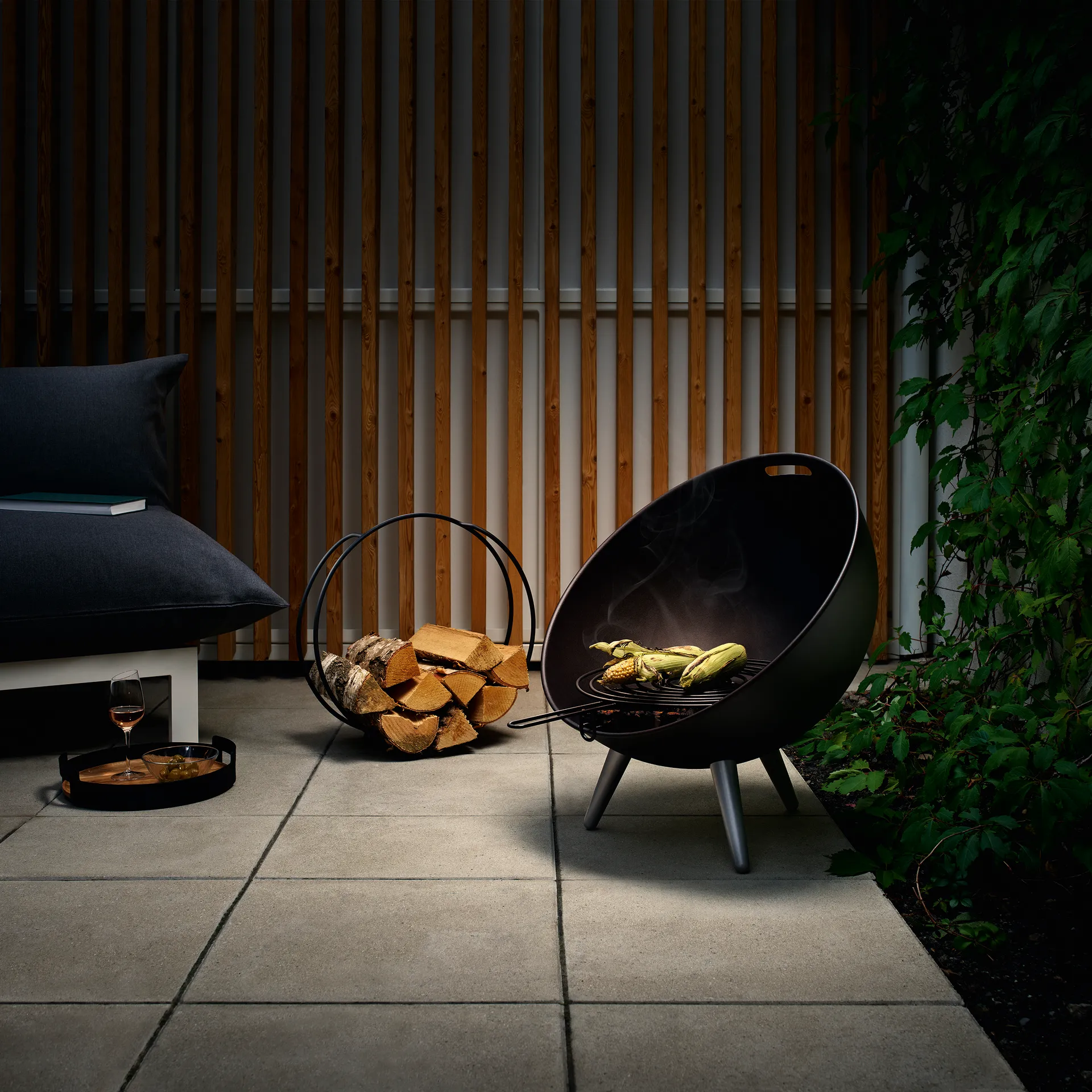 FireGlobe haardhout houder, Zwart Eva Solo