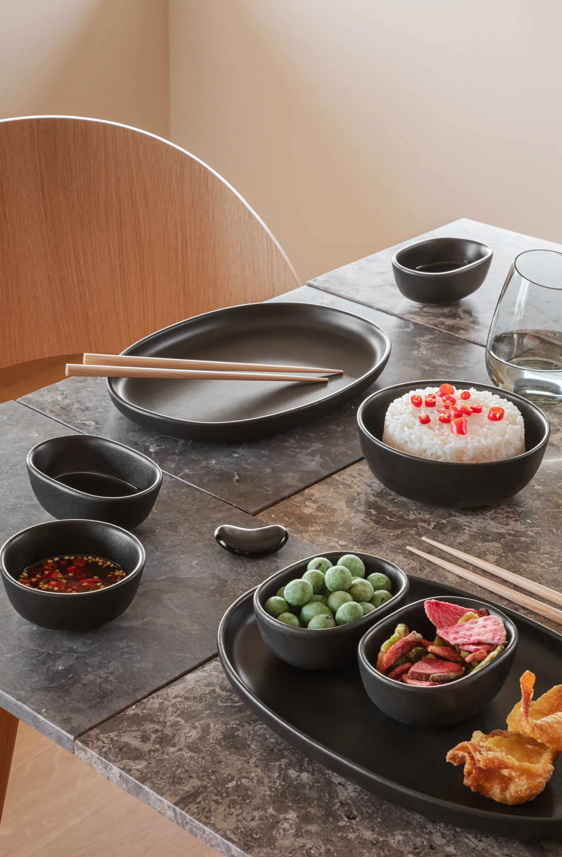 Nordic Kitchen ovale serveerschotel 36 cm, Zwart Eva Solo