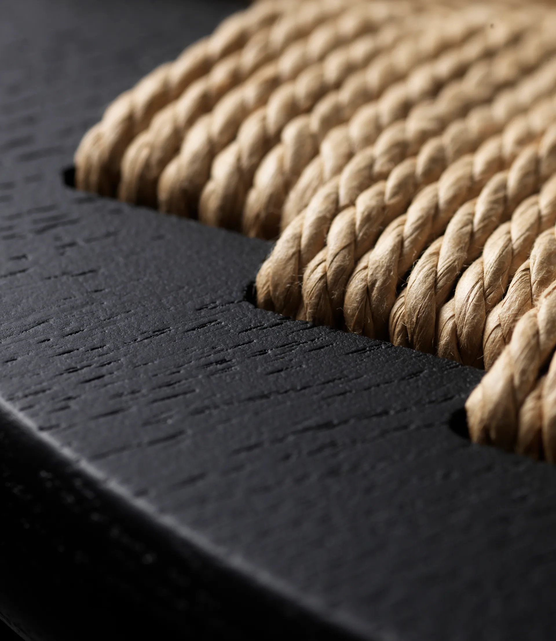 J165C Counter Round barkruk, Oak black painted-nature FDB Møbler