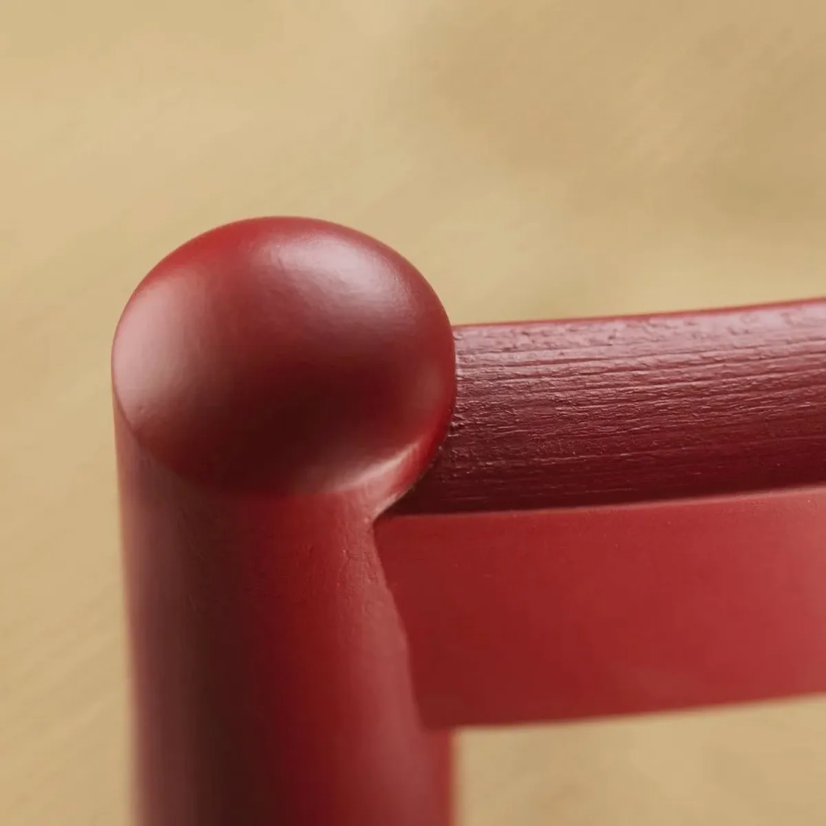 J80 stoel, Ruby red beuken-paper cord FDB Møbler