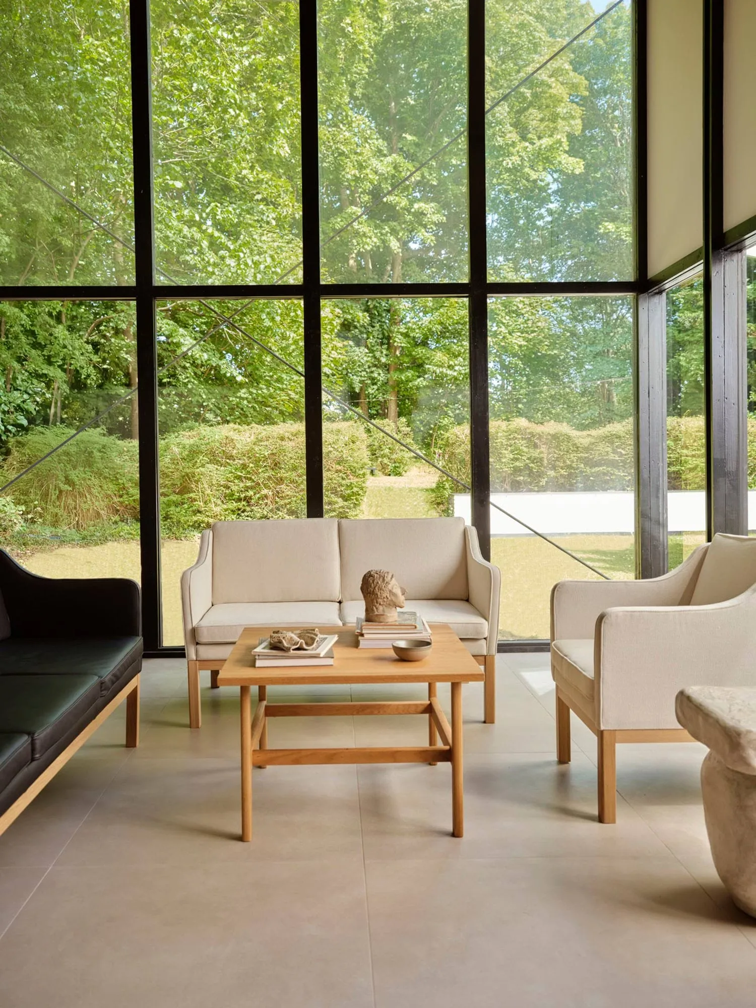 L46 MK155 easy chair armstoel, Gelakt eiken-stof beige FDB Møbler