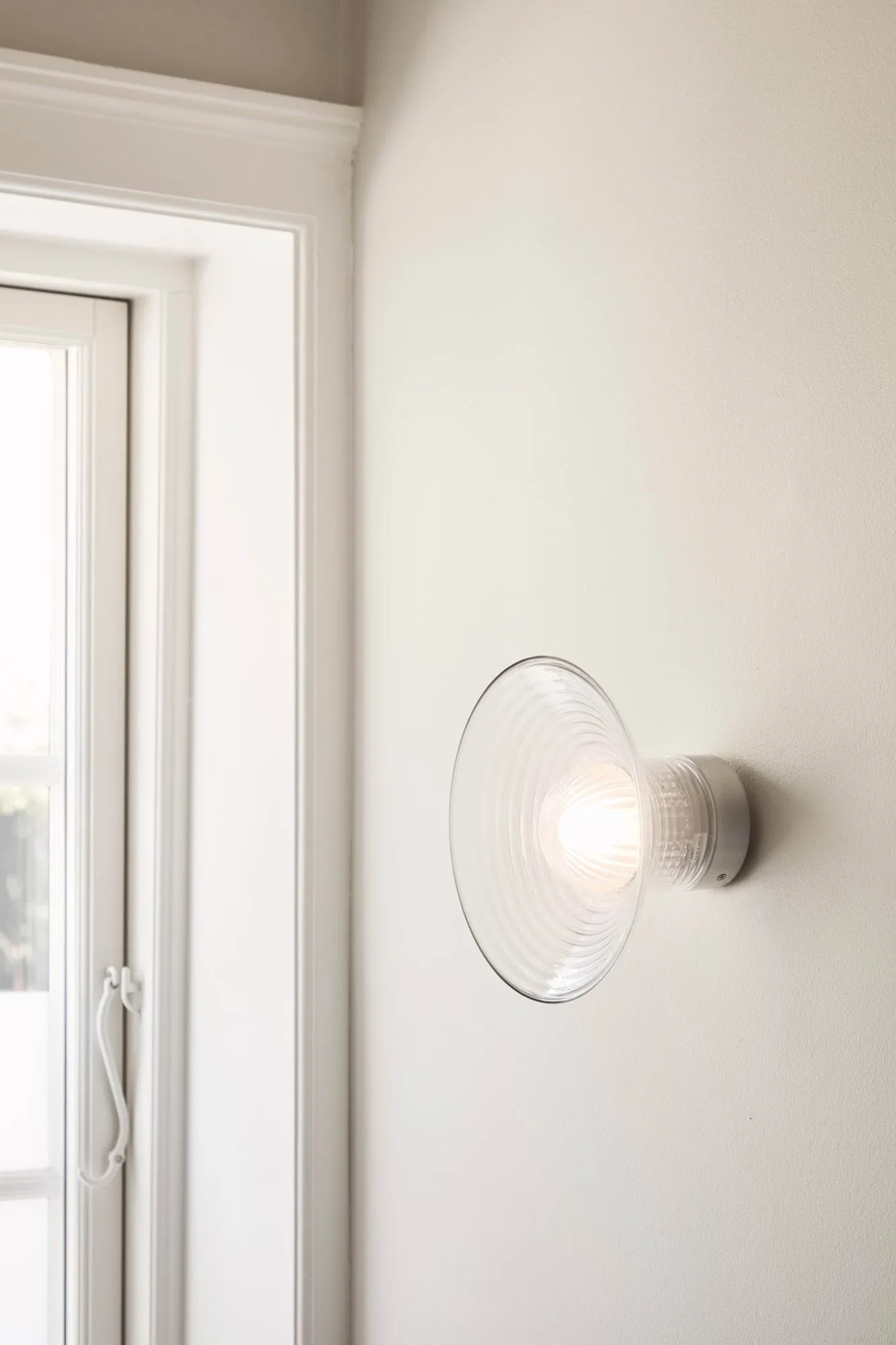 U12 Sletterhage wandlamp, Aluminium-opaalglas, vaste installatie FDB Møbler