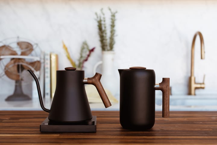 Clara koffiepers 70,9 cl, Matte black-walnut Fellow