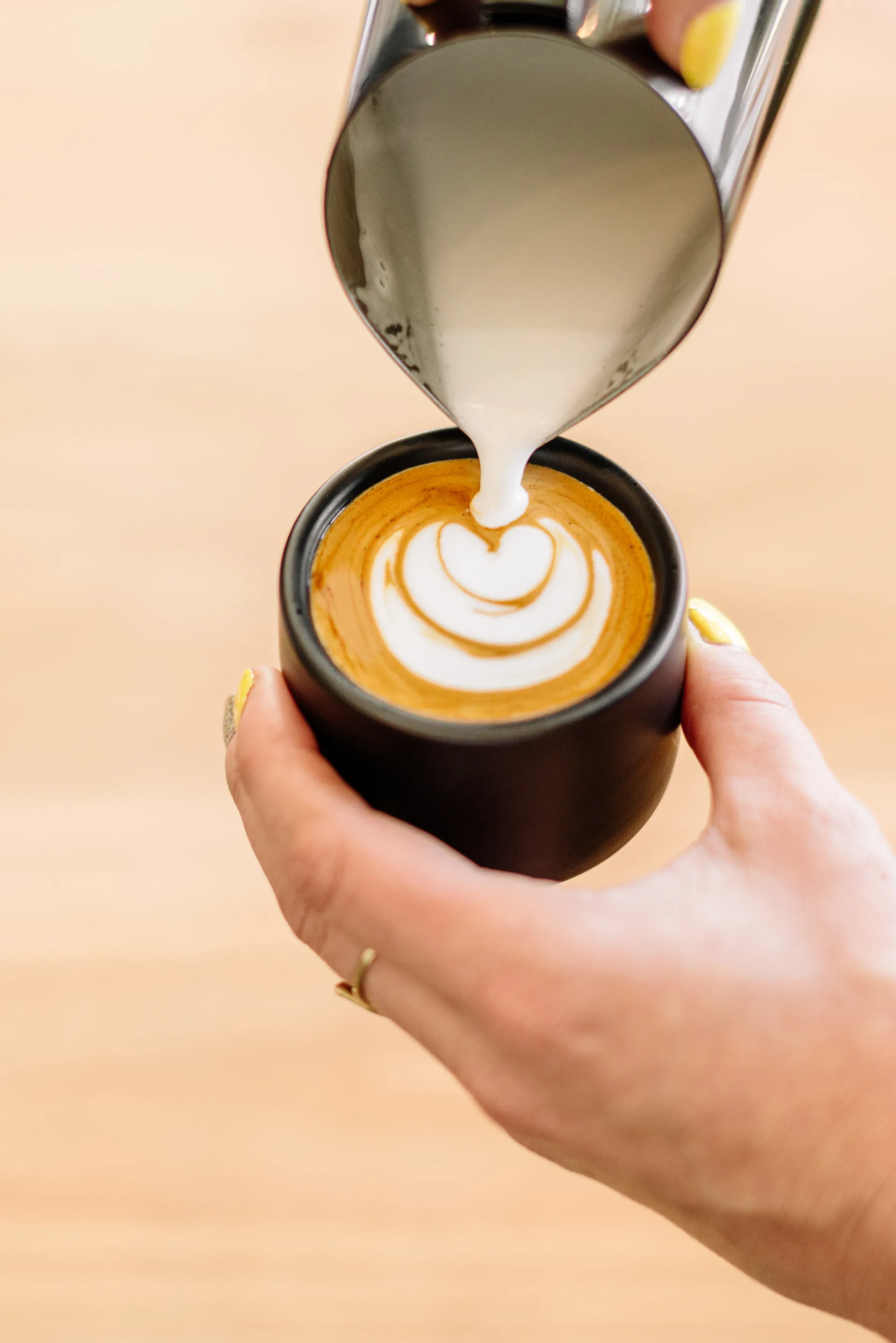 Monty Milk Arts cappuccinomok 19,2 cl, Matte black Fellow