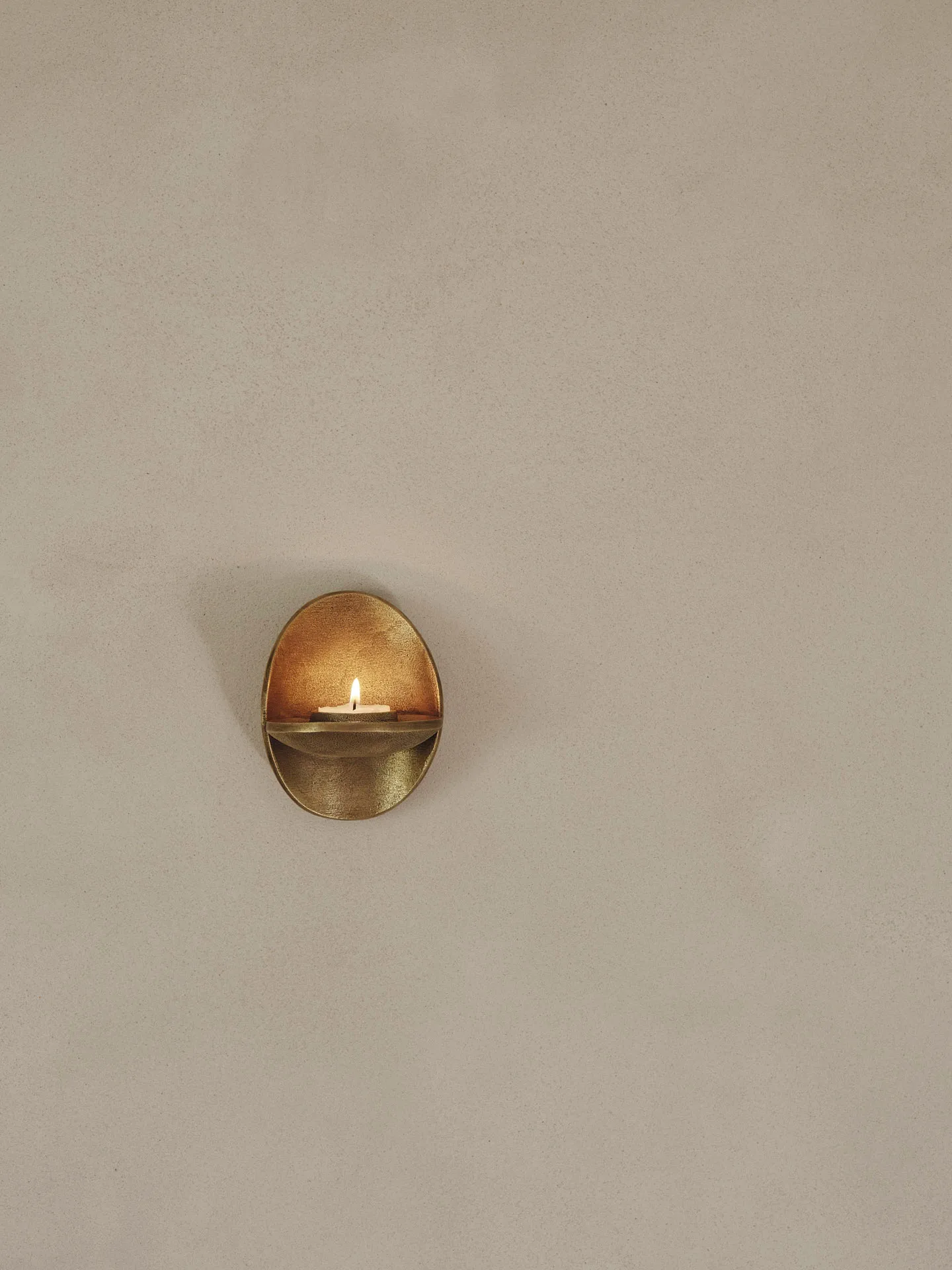 Agapé waxinelichtjeshouder wand, Brass finish Ferm Living