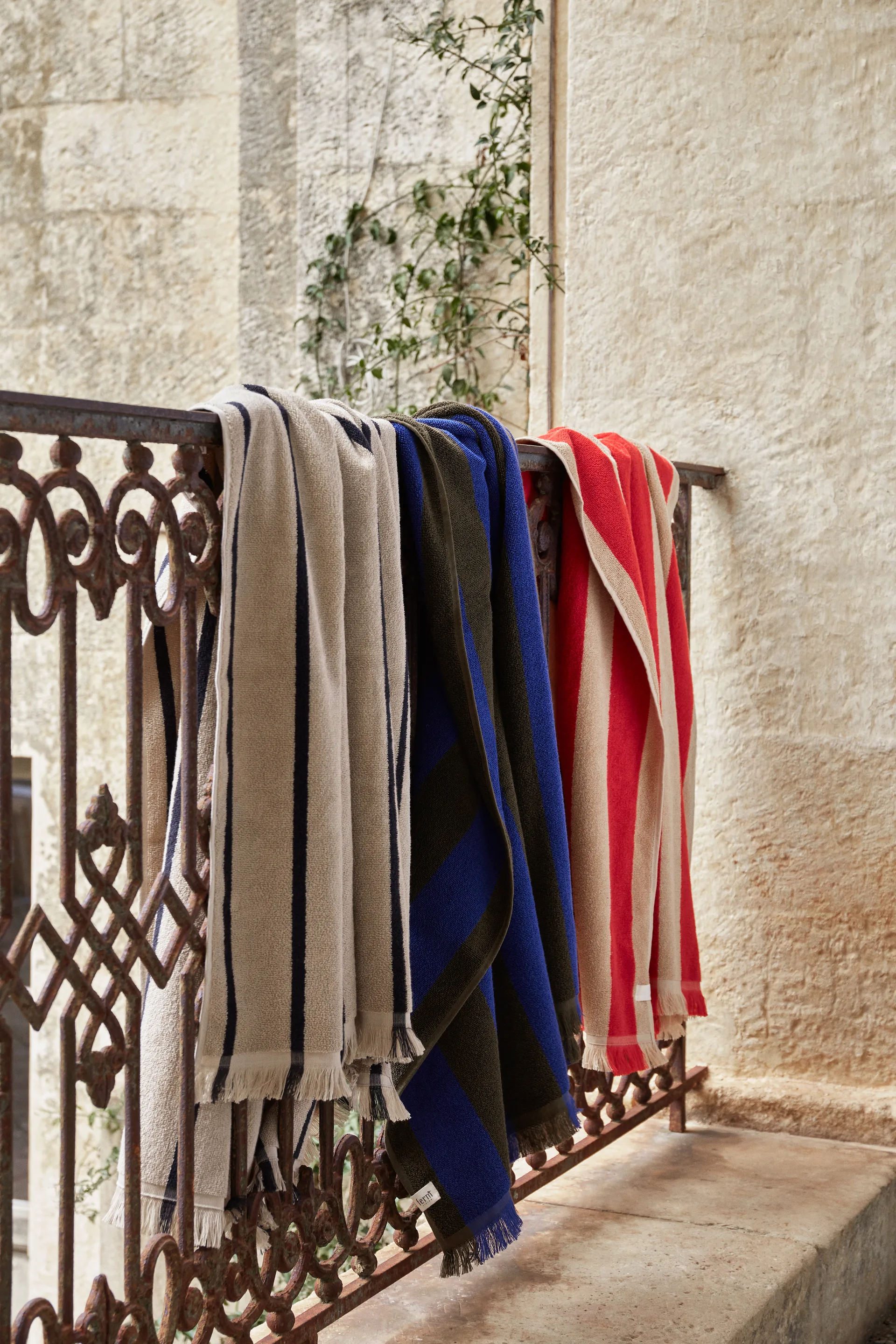 Alee badlaken 100x150 cm, Sand-Black Ferm Living