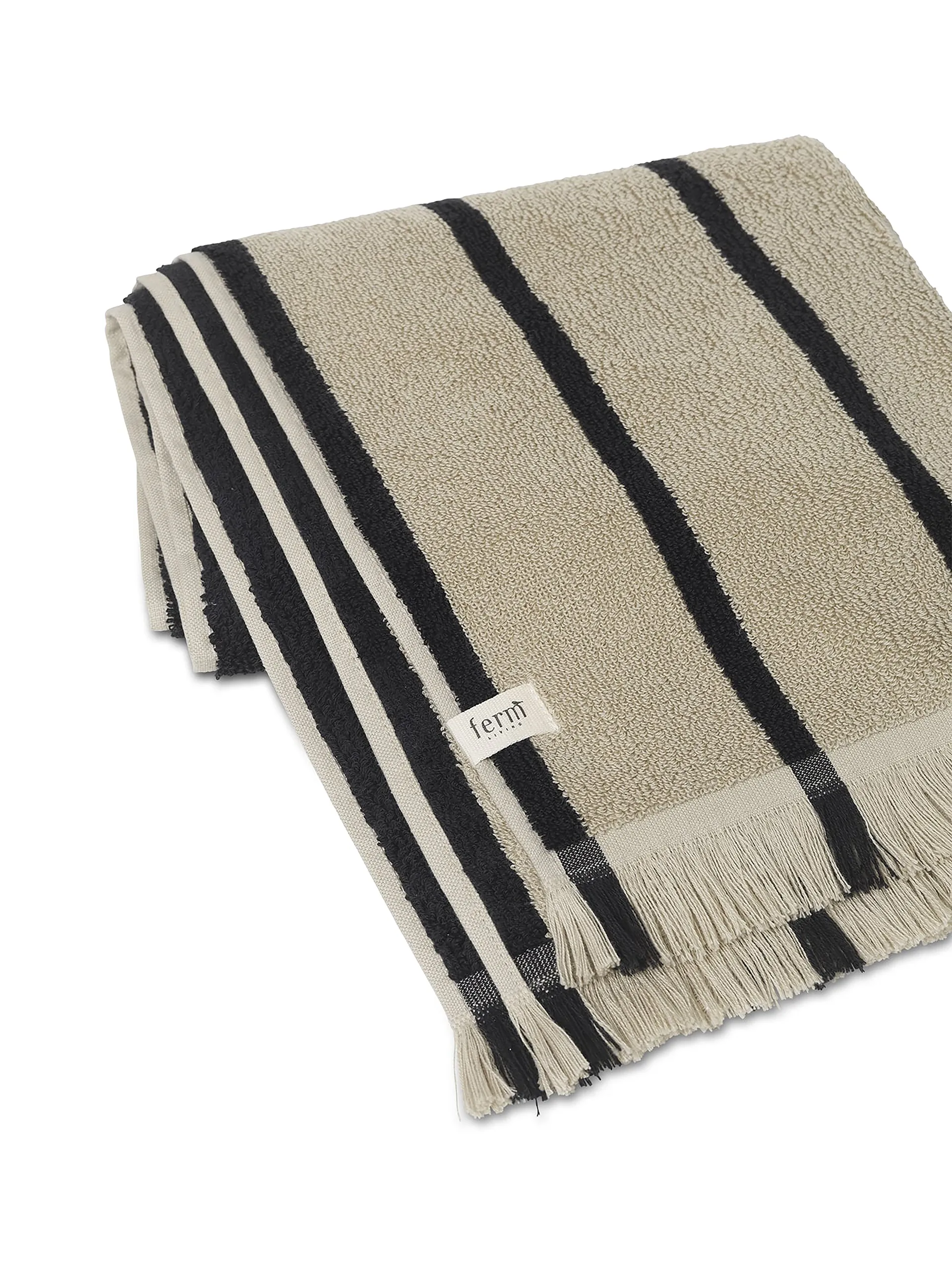 Alee handdoek 50x100 cm, Sand-black Ferm Living