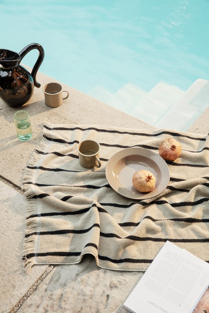 Alee handdoek 70x140 cm, Sand-black Ferm Living
