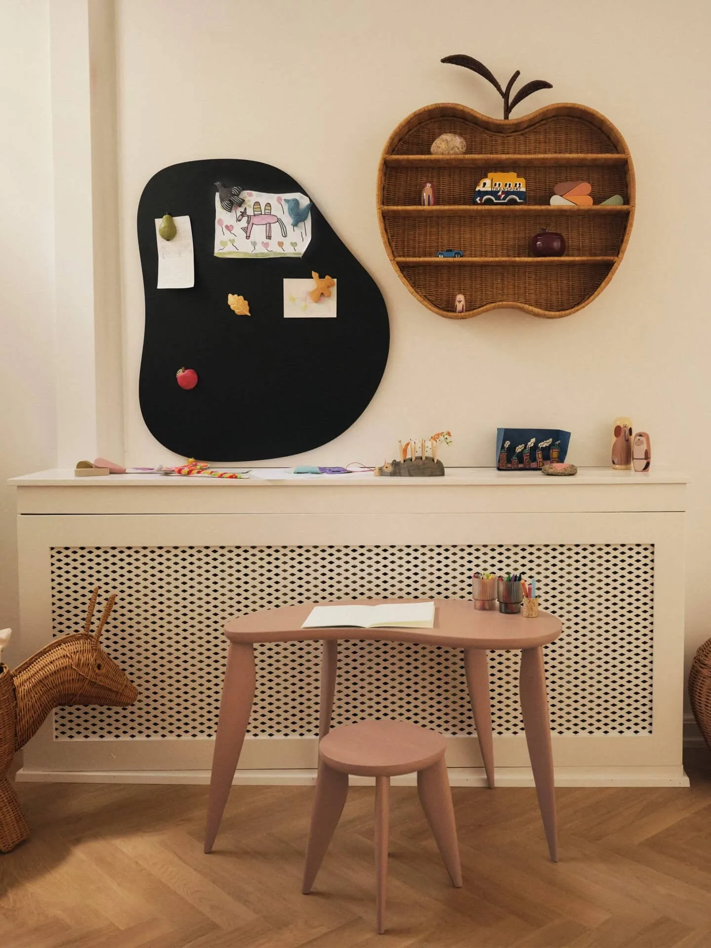Apple braided wandplank, Natural, 70x12,5x68 cm Ferm Living
