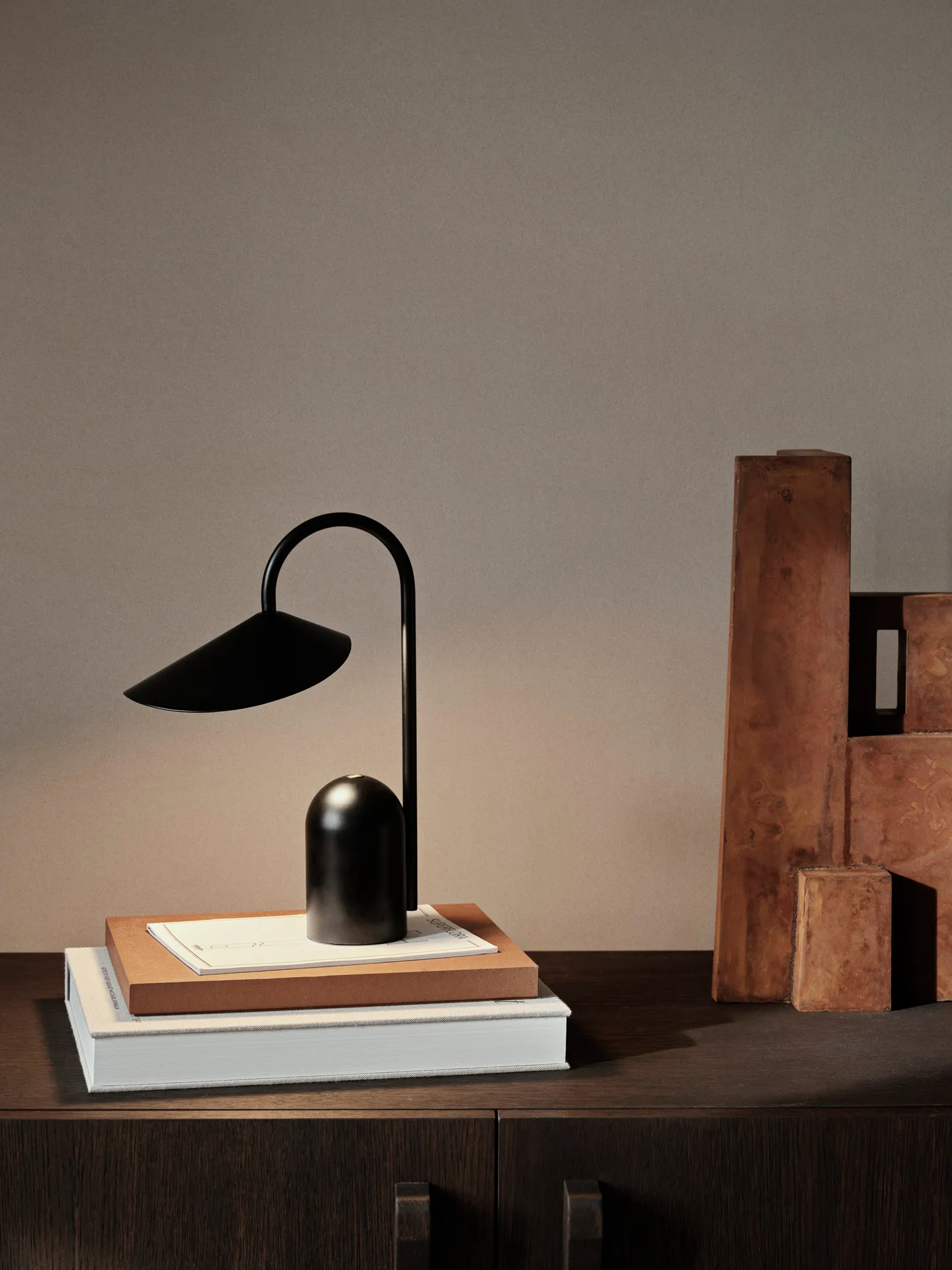 Arum draagbare lamp, Black Ferm Living