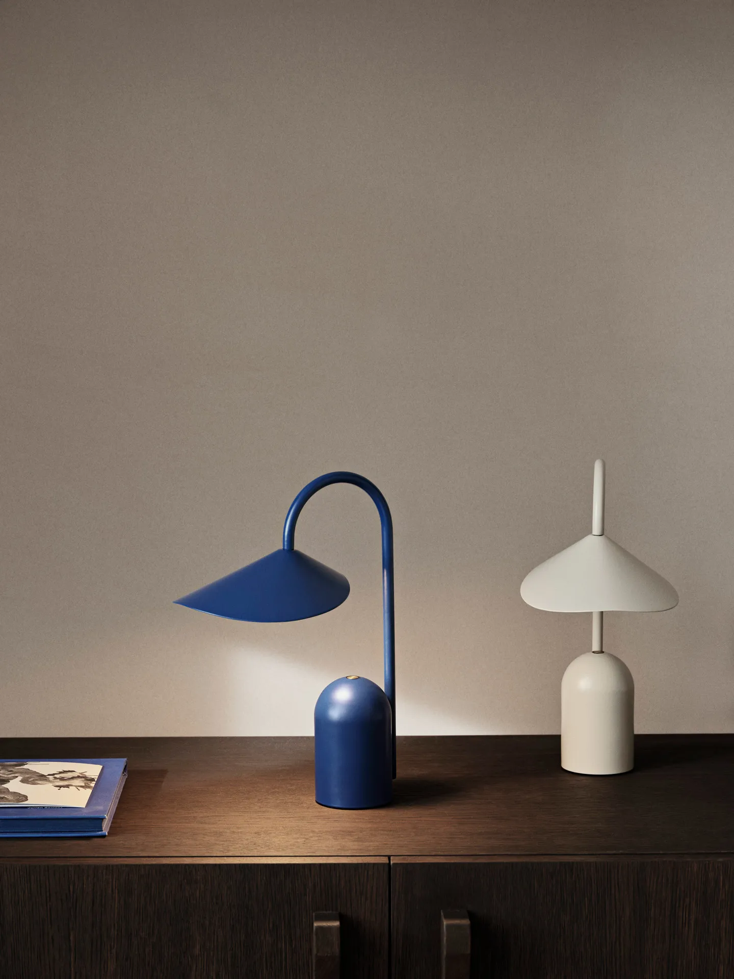 Arum draagbare lamp, Bright Blue Ferm Living