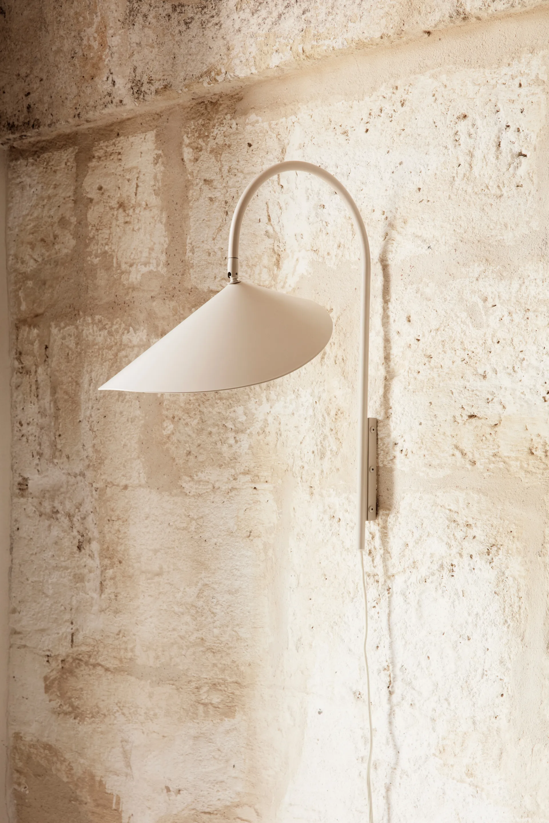 Arum swivel muurlamp, Cashmere Ferm Living