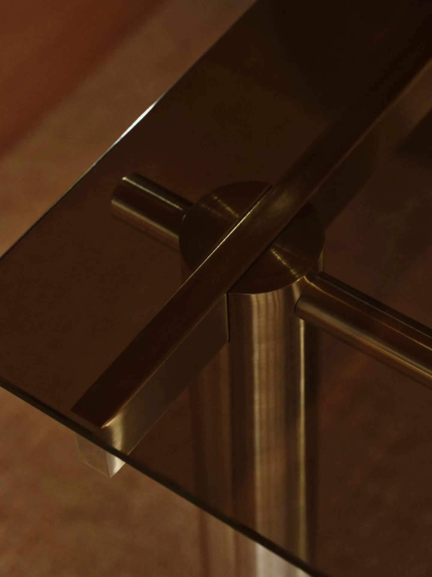 Atura eettafel, Brushed Stainless Steel/Dark Tinted Glass, 90x200 cm Ferm Living
