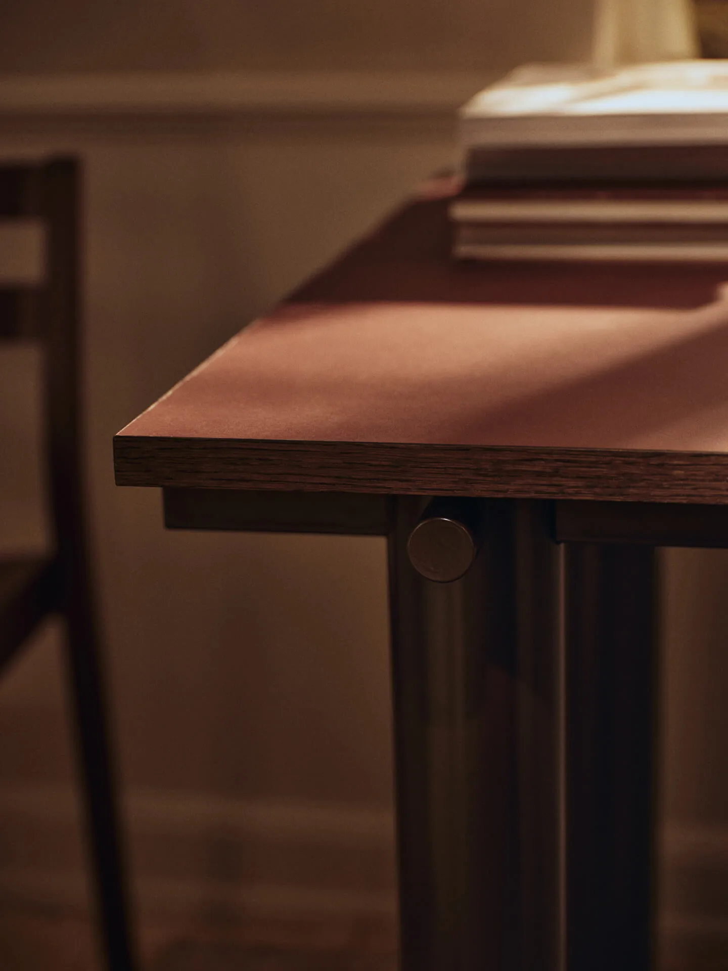 Atura eettafel, Donker chocolade-burgundy, 90x160 cm Ferm Living