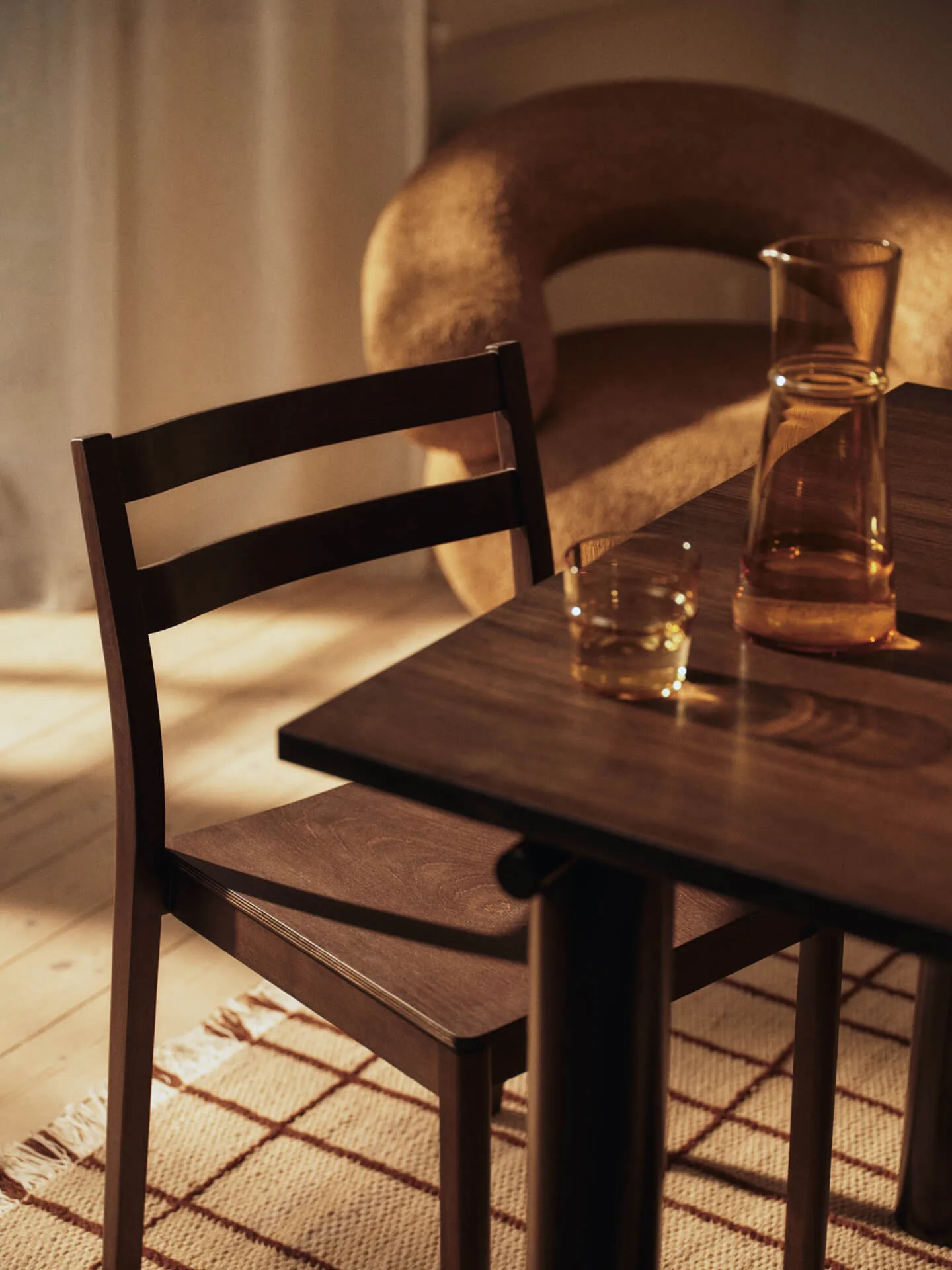 Atura eettafel, Donker chocolade-donker gebeitst eiken, 90x160 cm Ferm Living