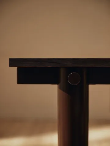 Atura eettafel - Donker chocolade-donker gebeitst eiken, 90x160 cm - Ferm Living