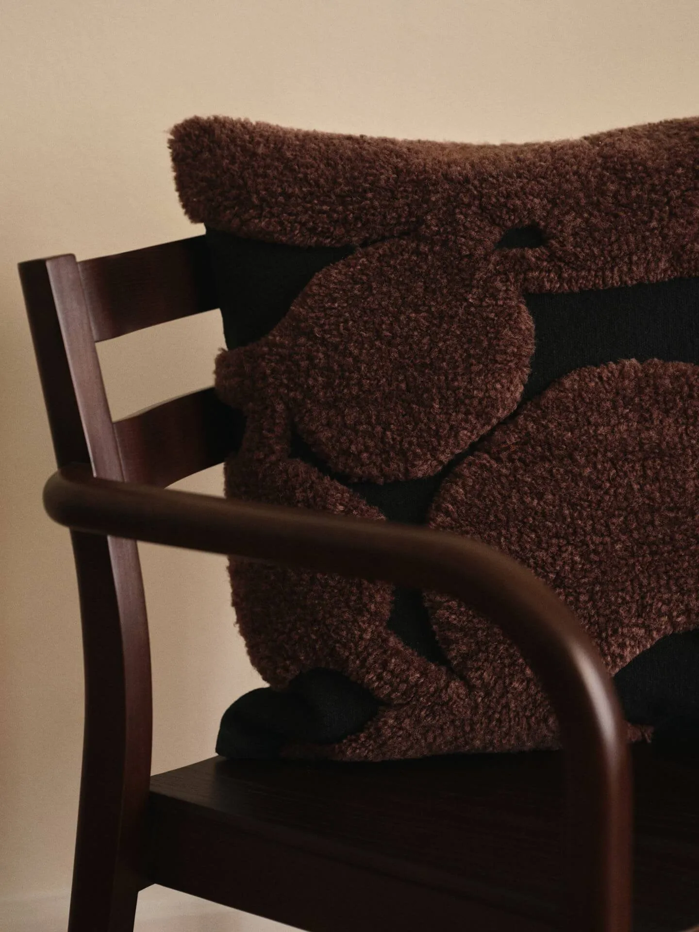 Boda armstoel, Dark stained beech Ferm Living