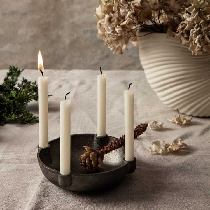 Bowl adventskandelaar messing, Black brass Ferm Living