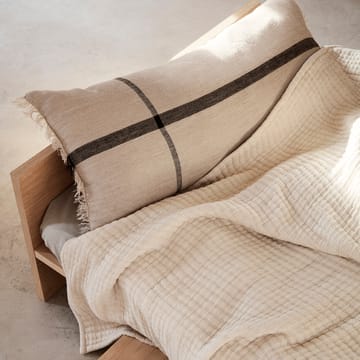 Calm kudde camel-black - 38x88 cm - Ferm Living