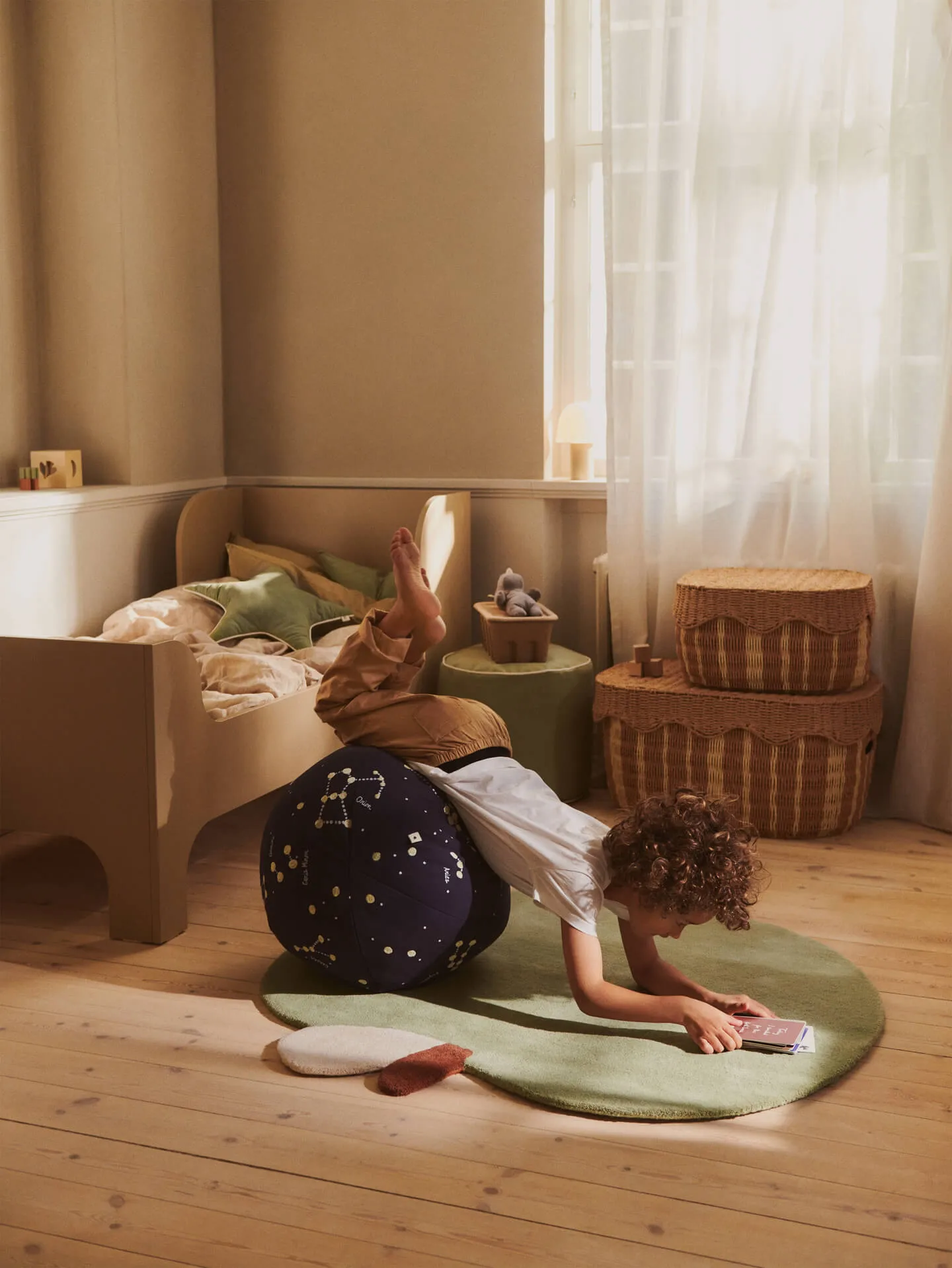 Constellation zitpoef, Donkerblauw, Ø50 cm Ferm Living