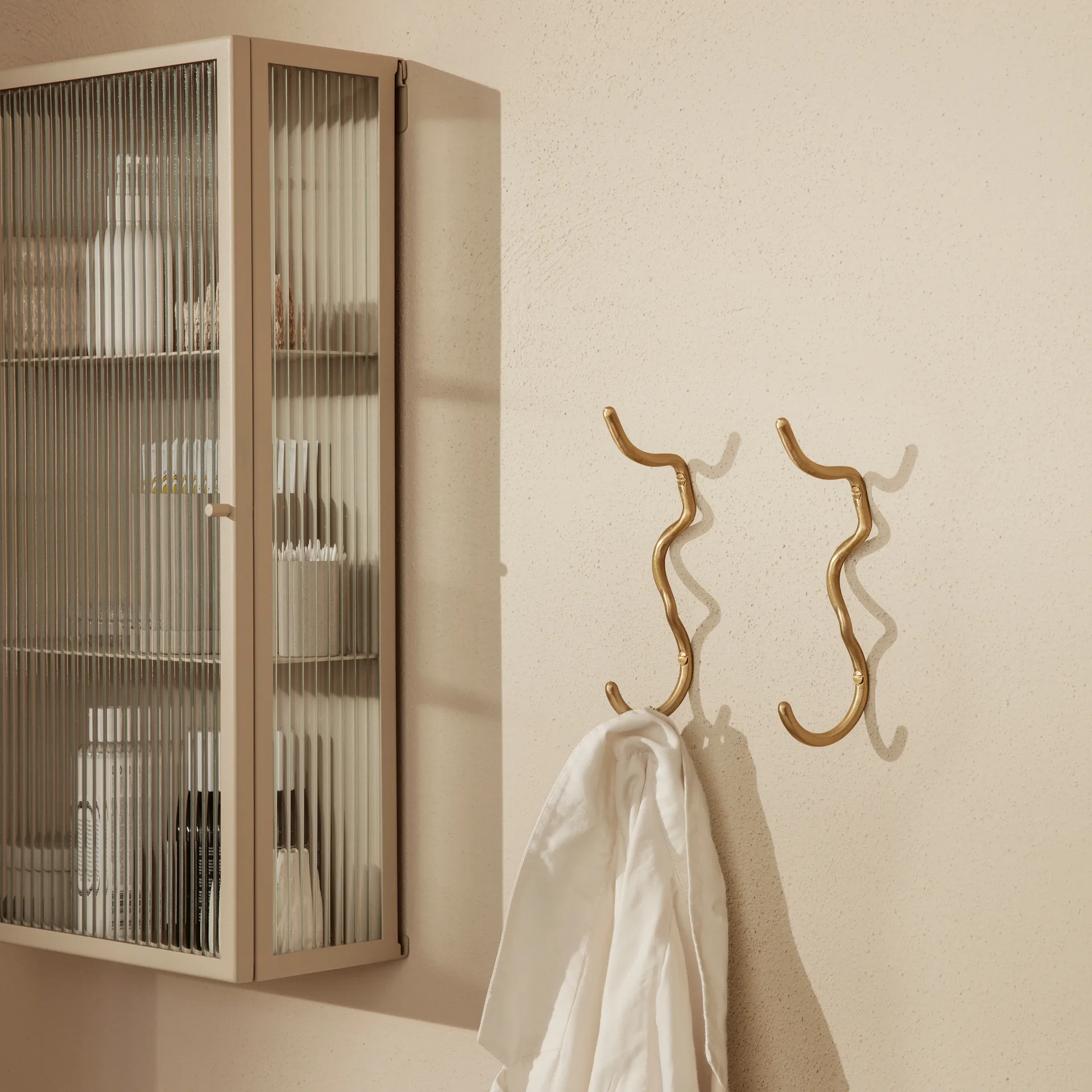 Curvature enkele haak, Messing Ferm Living