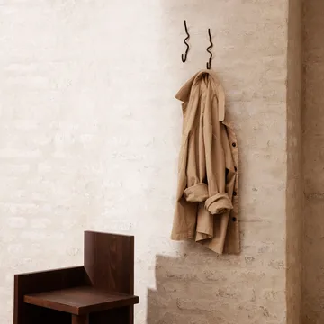 Curvature enkele haak - Zwart messing - Ferm Living