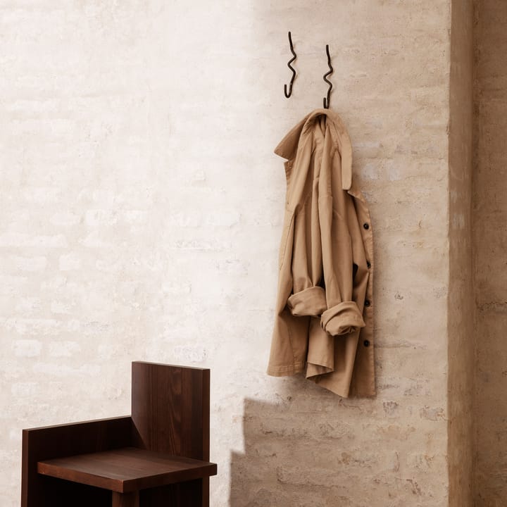 Curvature haak enkel, Zwart messing Ferm Living