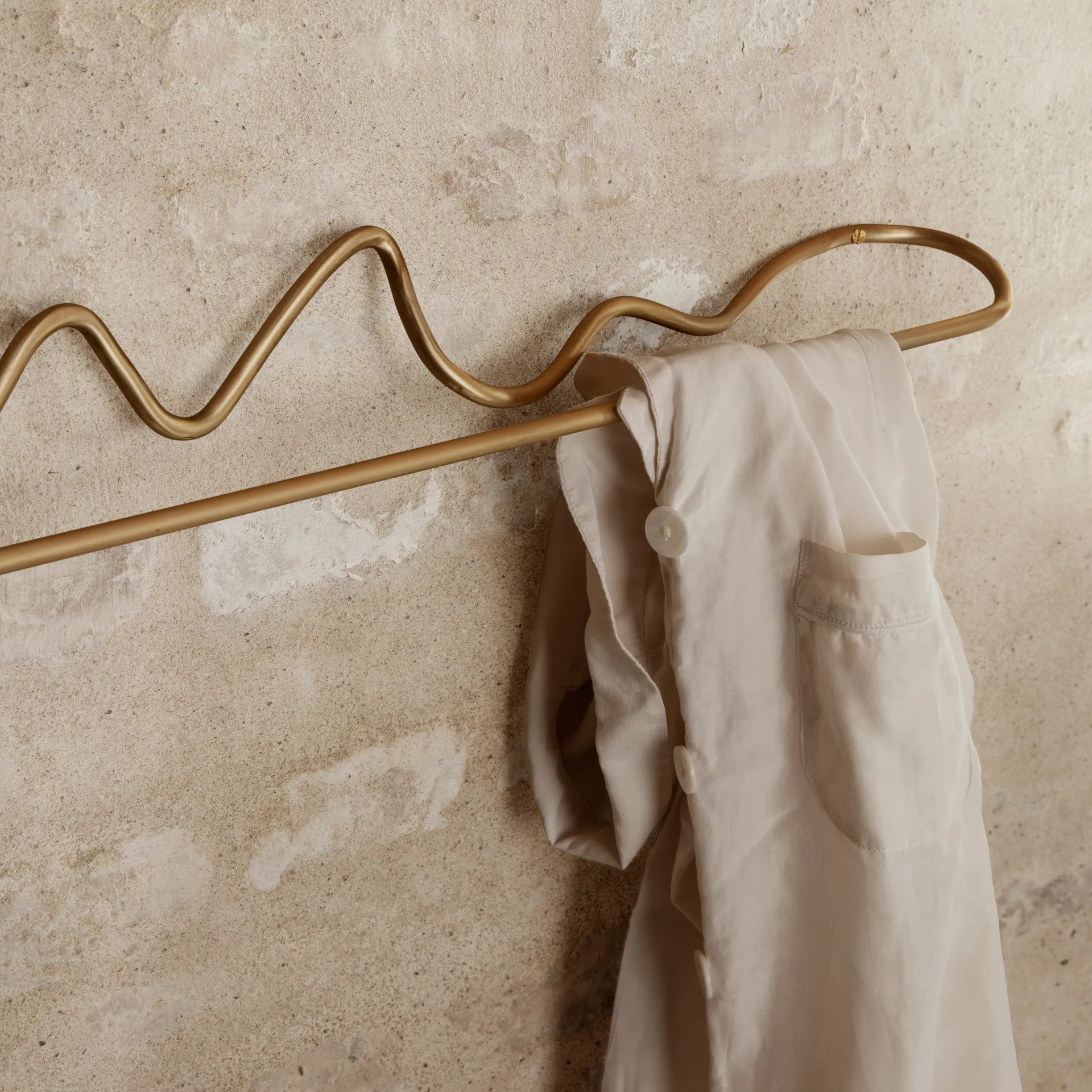 Curvature handdoekhanger, Messing Ferm Living