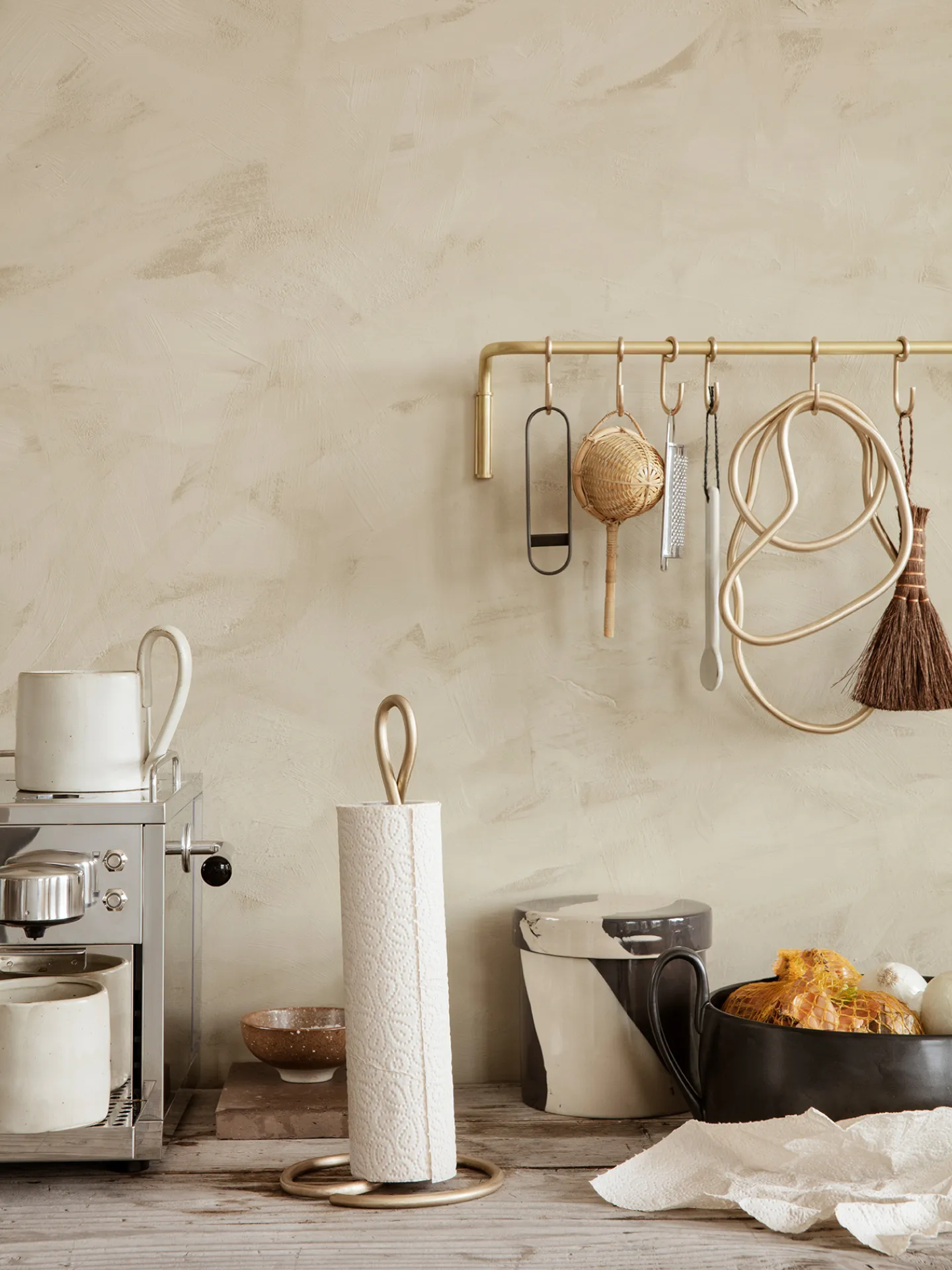 Curvature keukenrolhouder, Messing Ferm Living