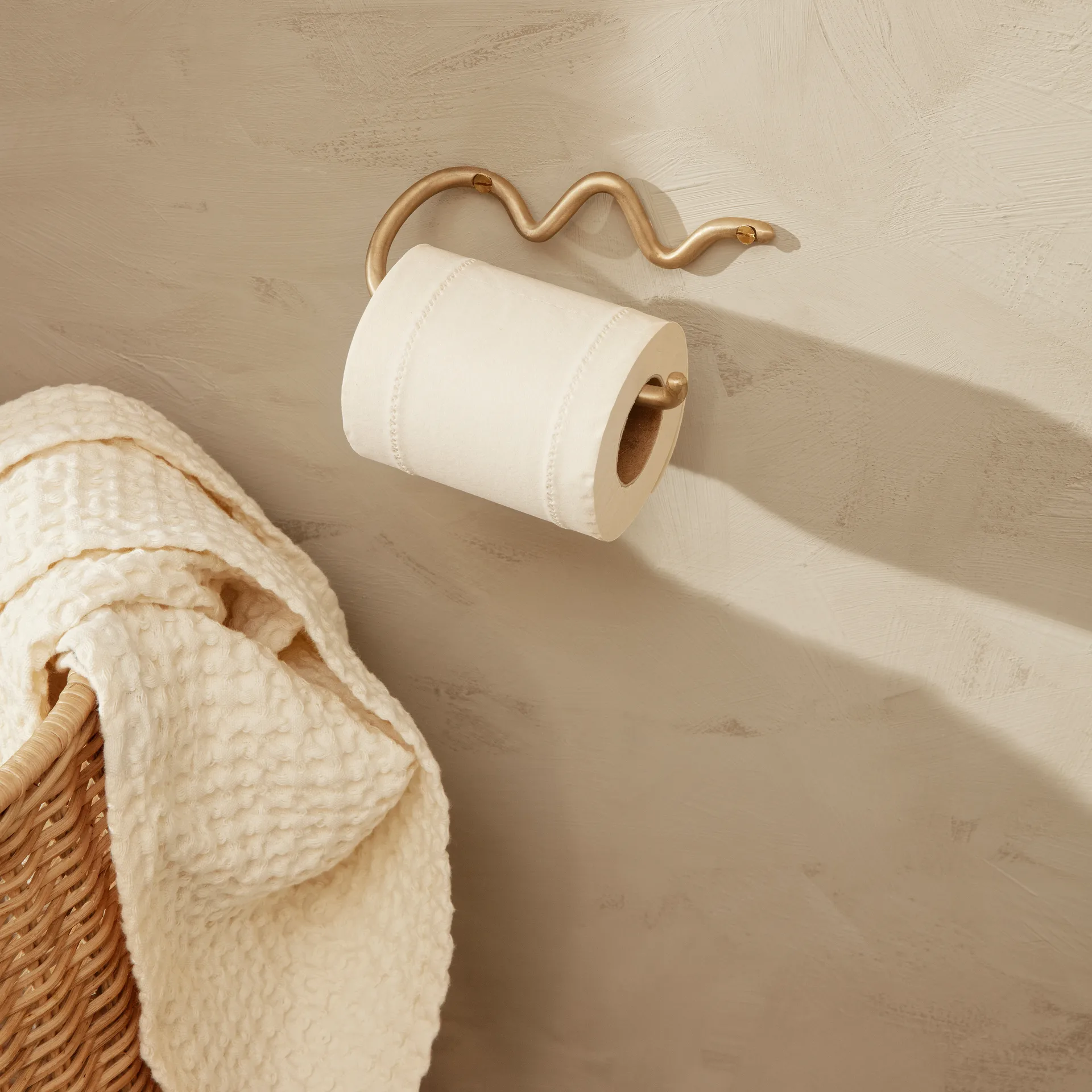 Curvature toiletpapierhouder, Messing Ferm Living