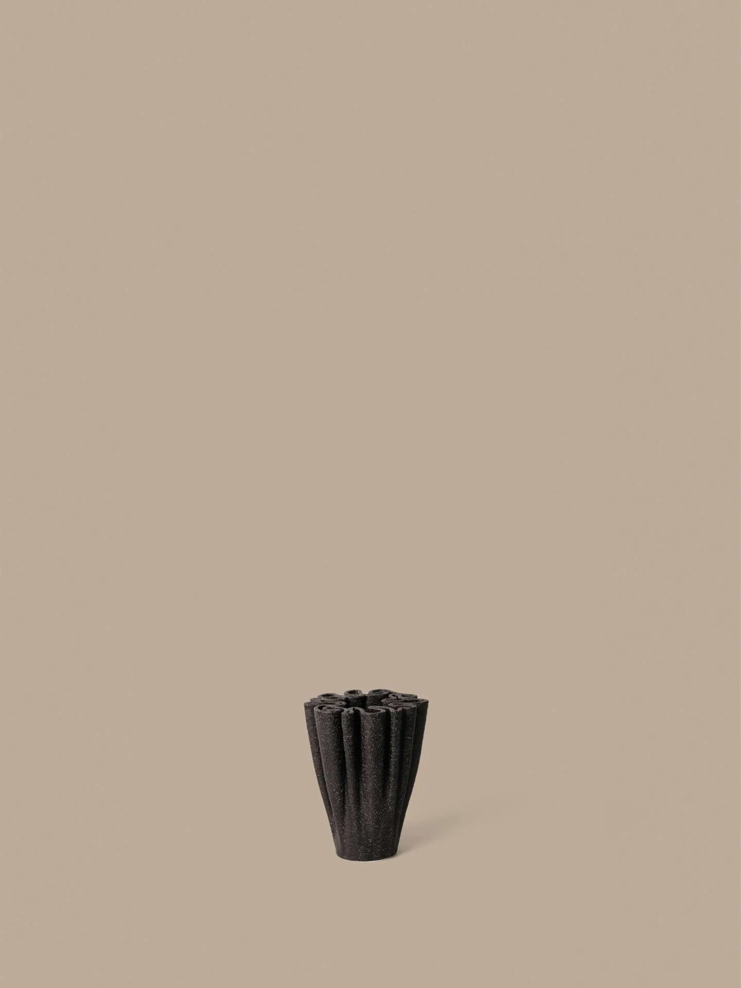 Dedali vaas 11 cm, Dark brown Ferm Living