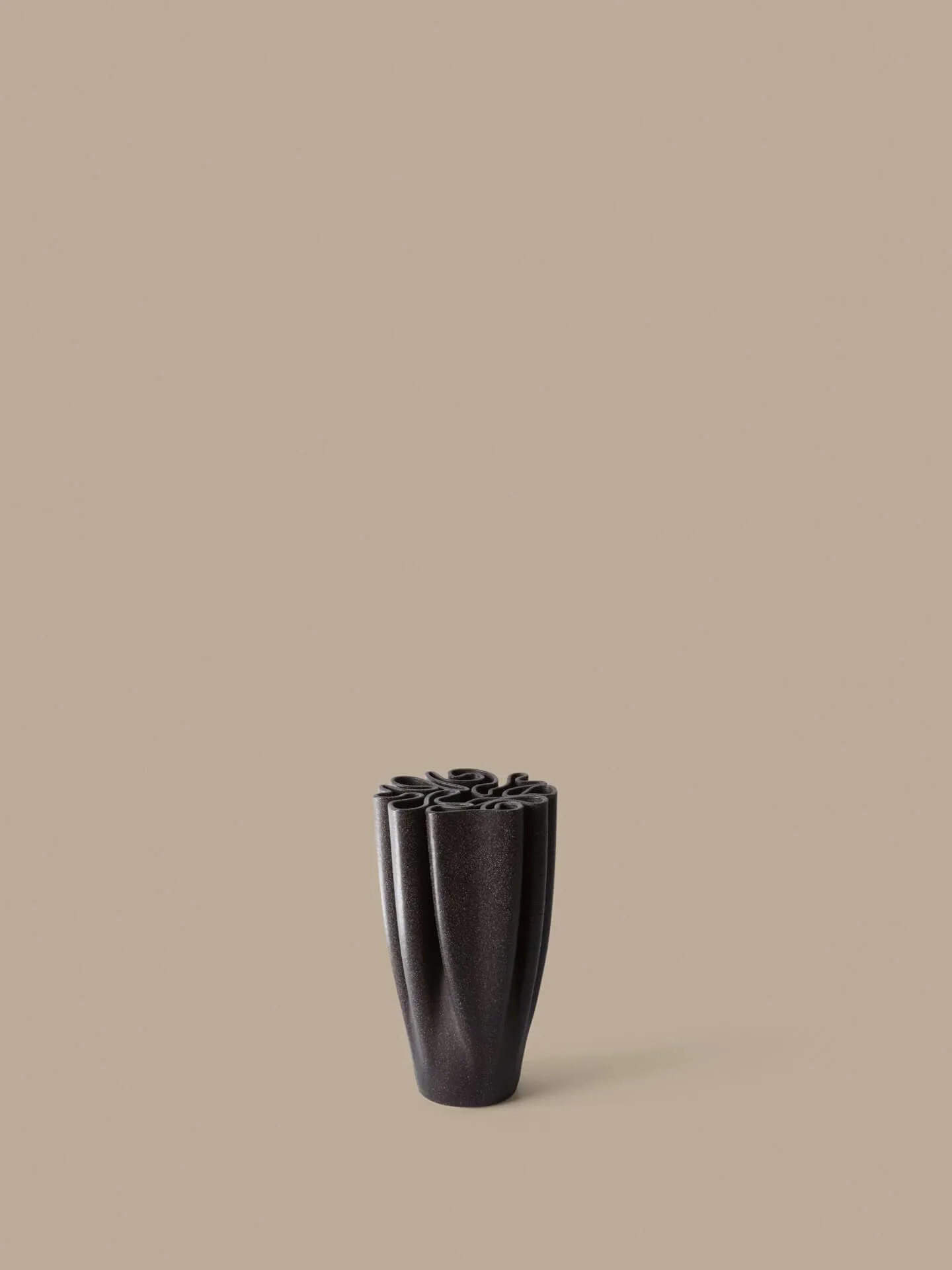 Dedali vaas 25 cm, Dark brown Ferm Living