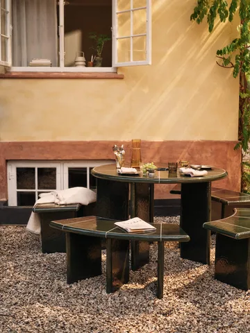 Deya curved zitbank - Donkergroen, 110x40x45,5 cm - Ferm Living