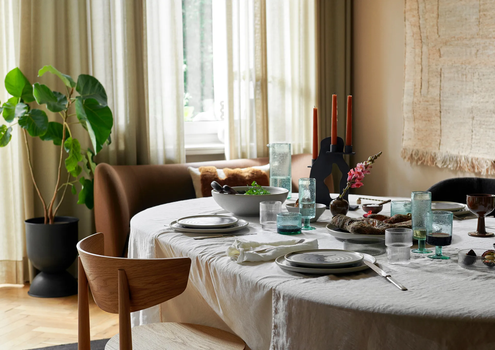 Erode kandelaar 21x27x4 cm, Blackened Aluminium Ferm Living