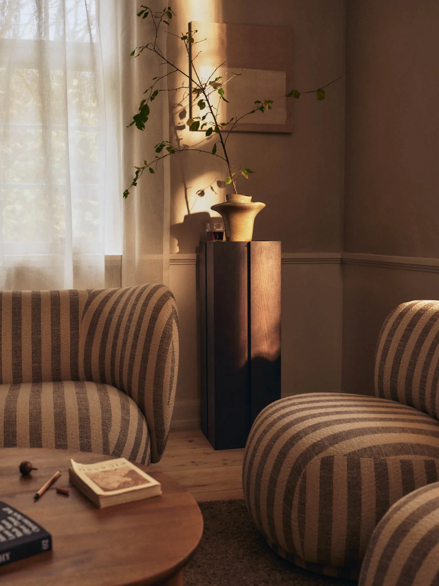 Evio vaas, Elm green, Ø25x22 cm Ferm Living