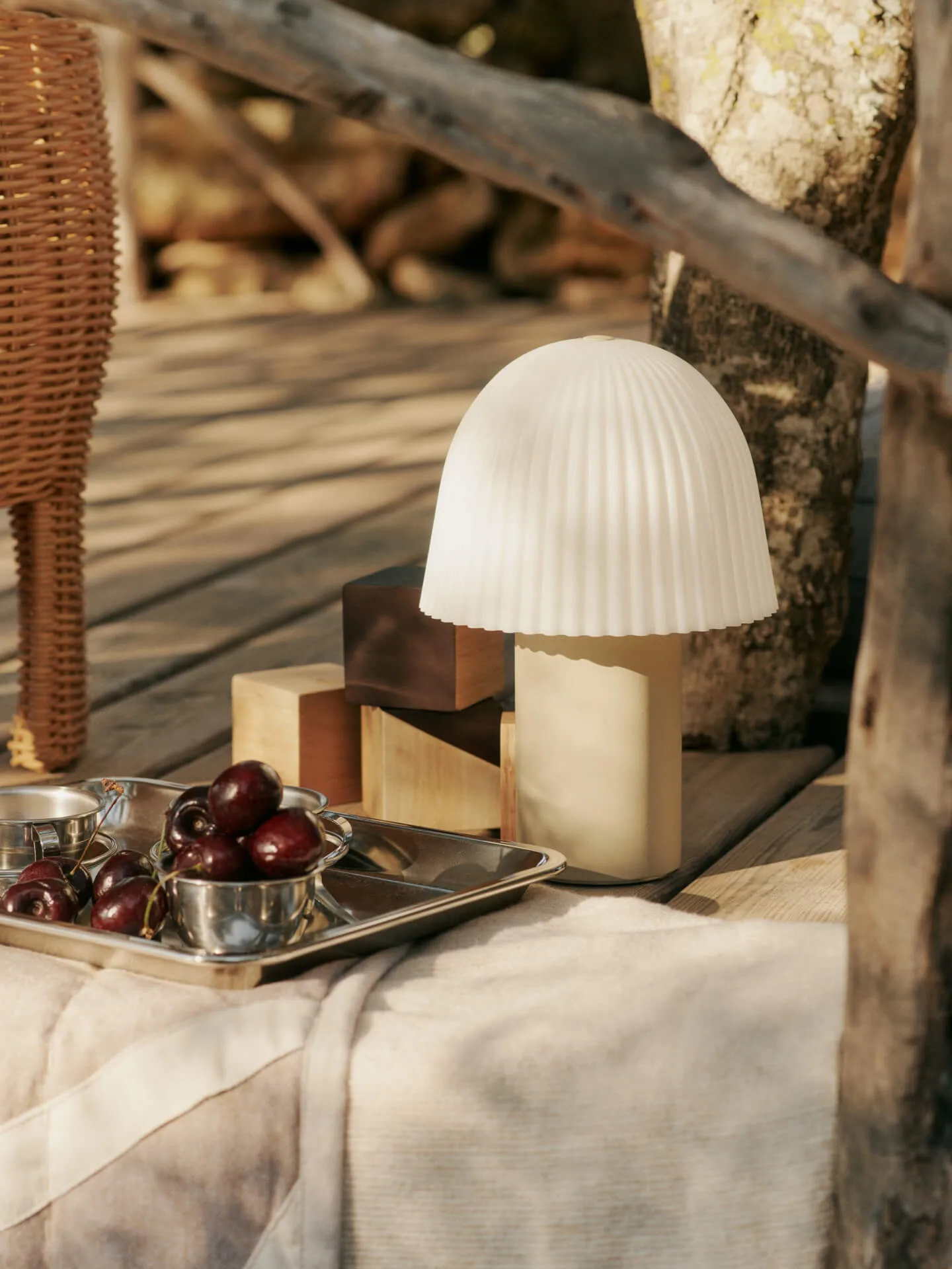 Frill draagbare lamp, Cashmere-white Ferm Living
