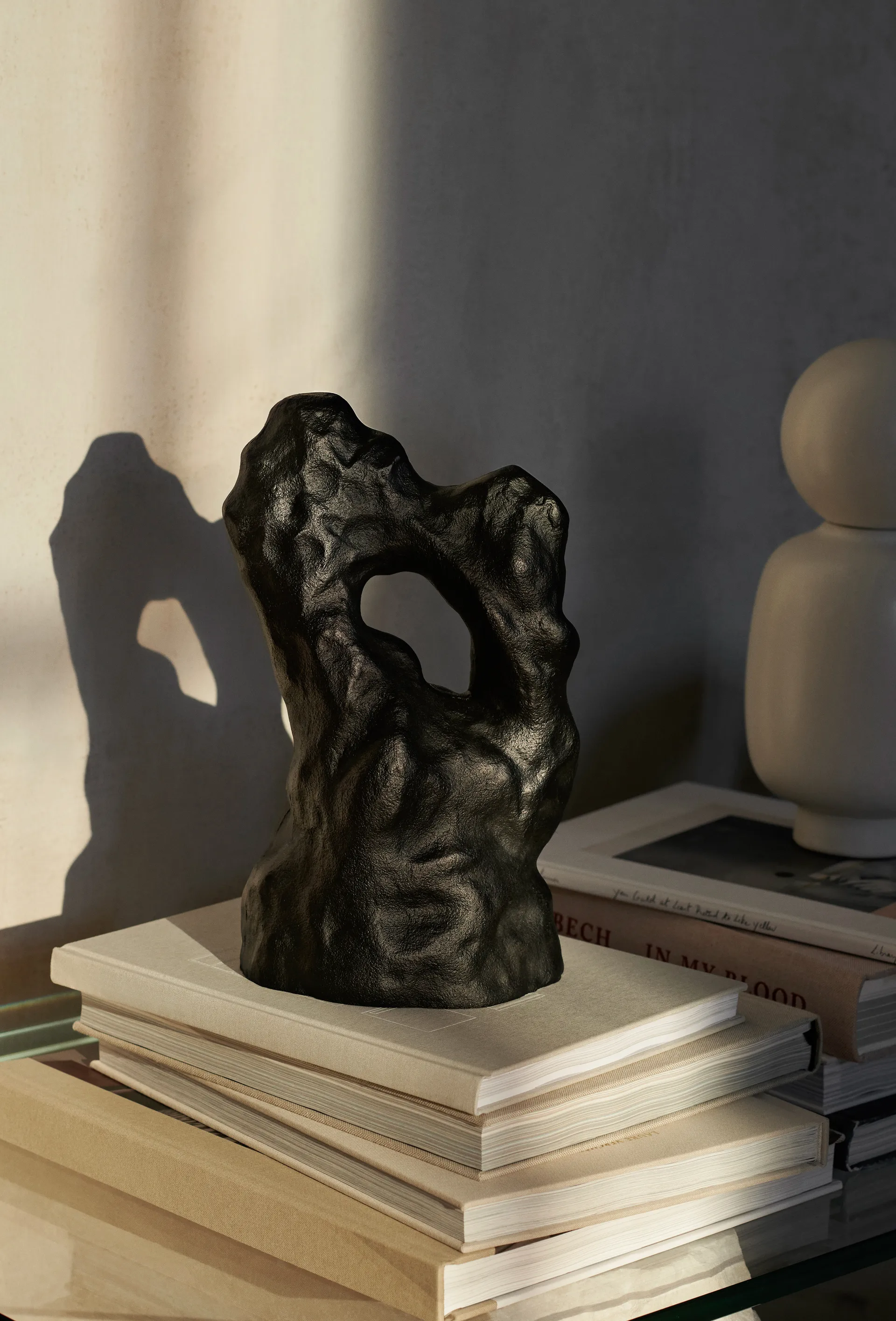 Grotto sculptuur, Blackened Aluminium Ferm Living