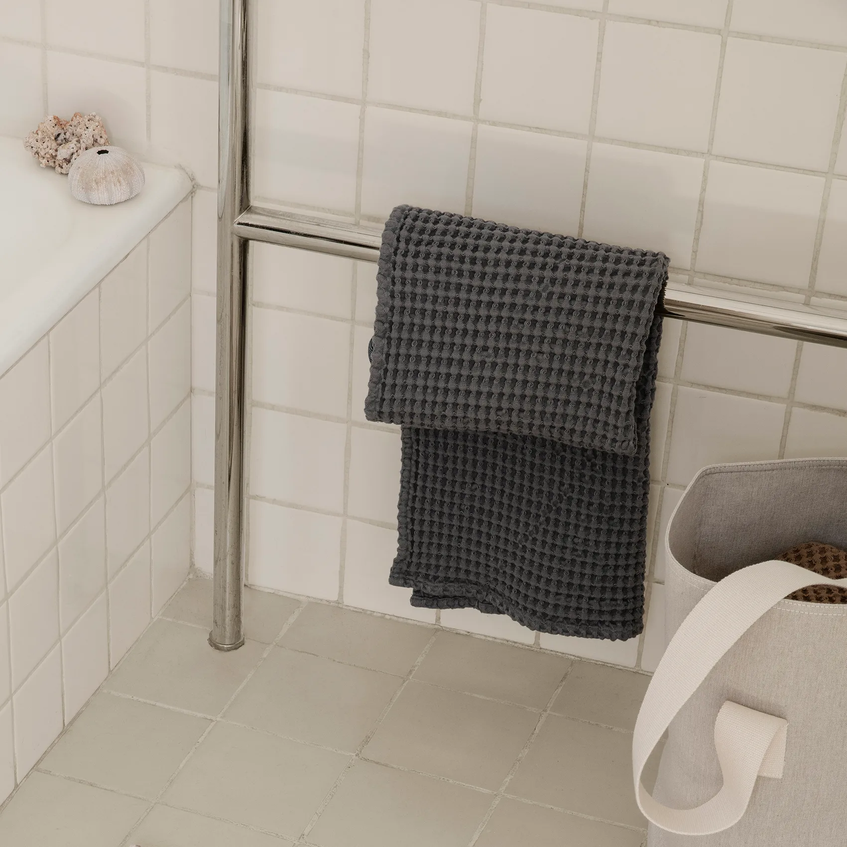 Handdoek ecologisch katoen grijs, 50x100 cm Ferm Living
