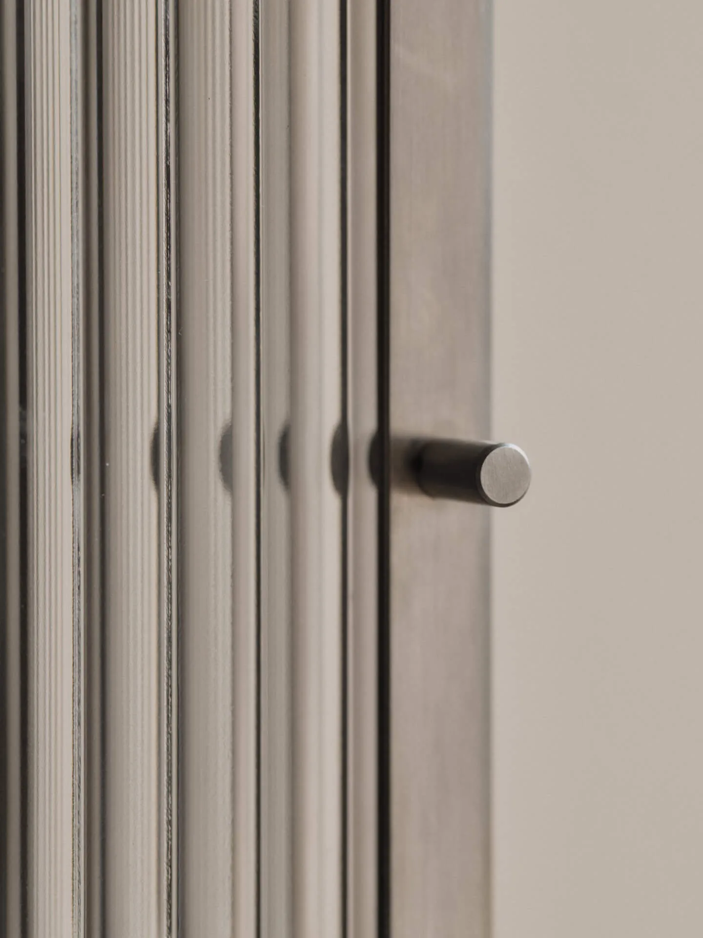 Haze wandkastje, Reeded glass - stainless steel Ferm Living