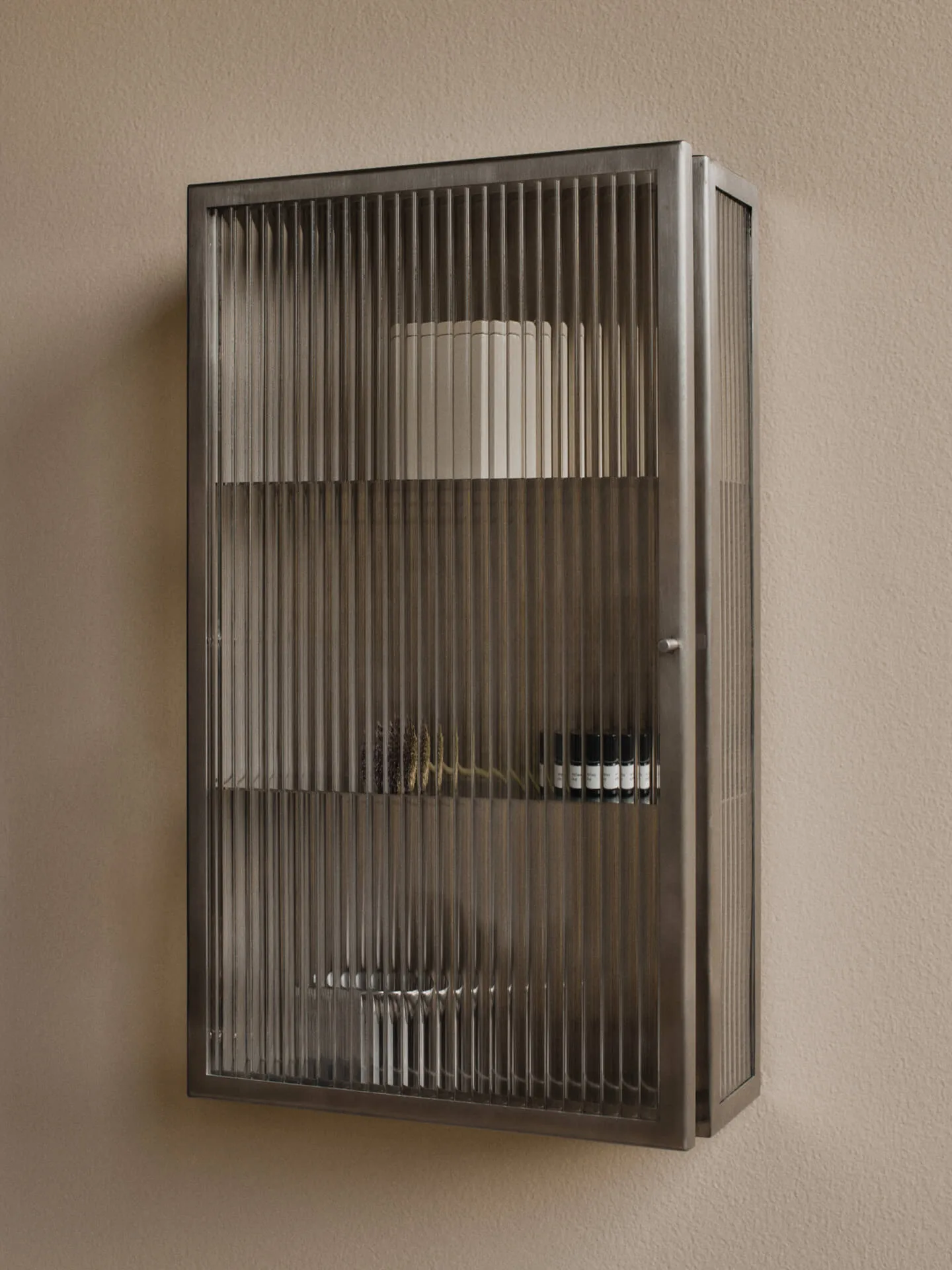 Haze wandkastje, Reeded glass - stainless steel Ferm Living