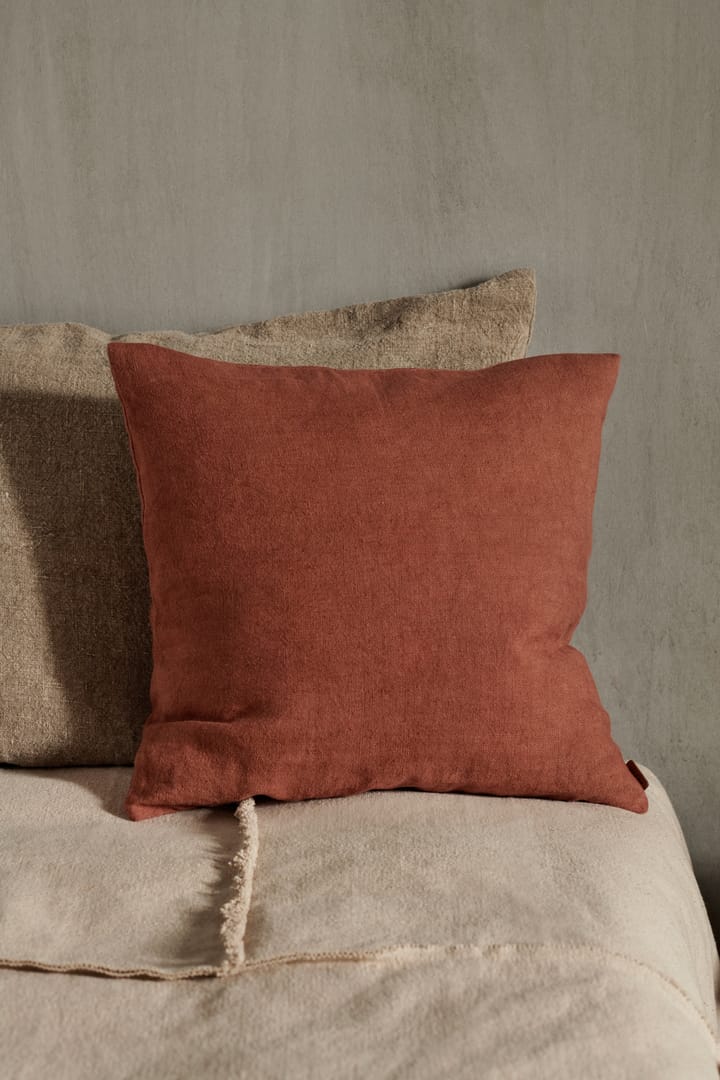 Heavy Linen kussen 50x50 cm, Berry Red Ferm Living