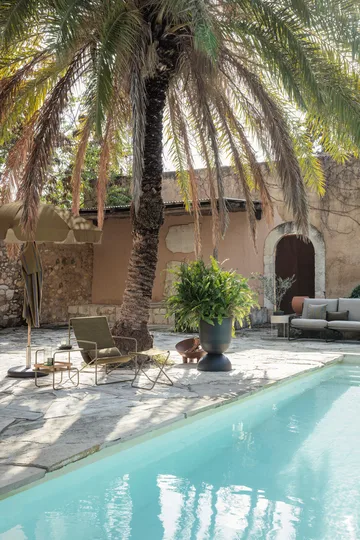 Hourglass bloempot groot Ø50 cm - Zwart-donkergrijs - Ferm Living