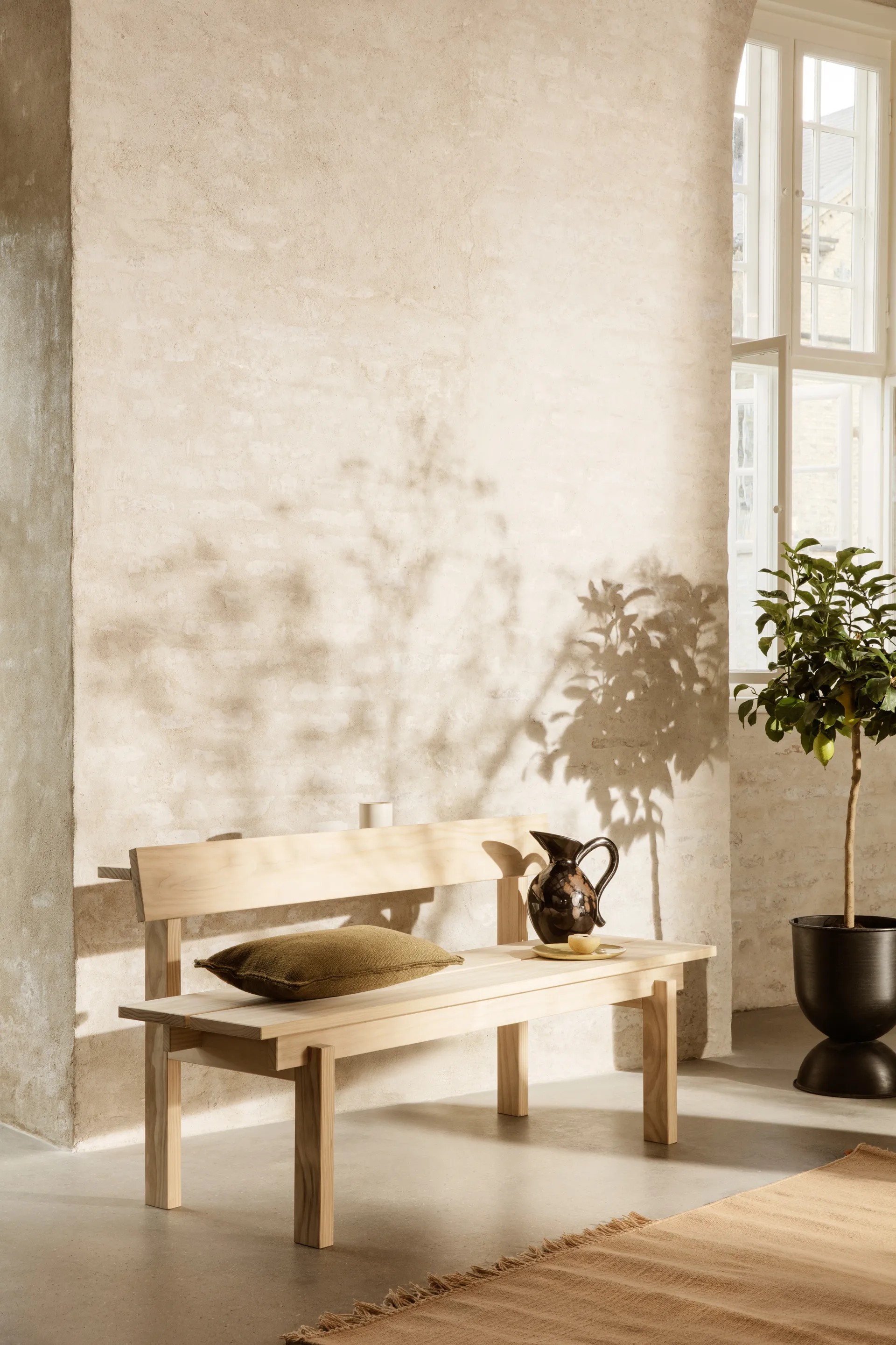 Hourglass bloempot klein Ø30 cm, Zwart-donkergrijs Ferm Living