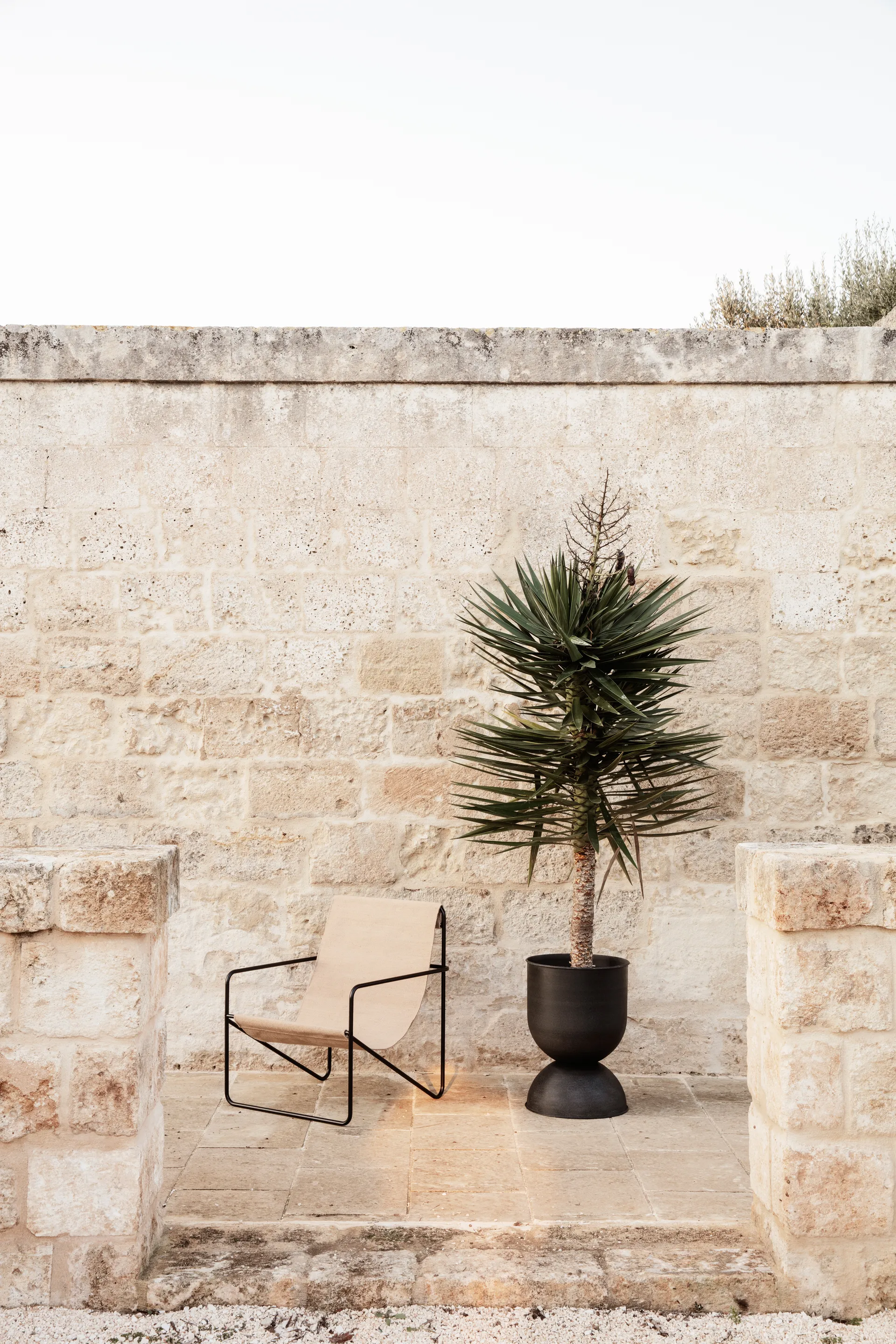 Hourglass pot medium Ø41 cm, Zwart-donkergrijs Ferm Living