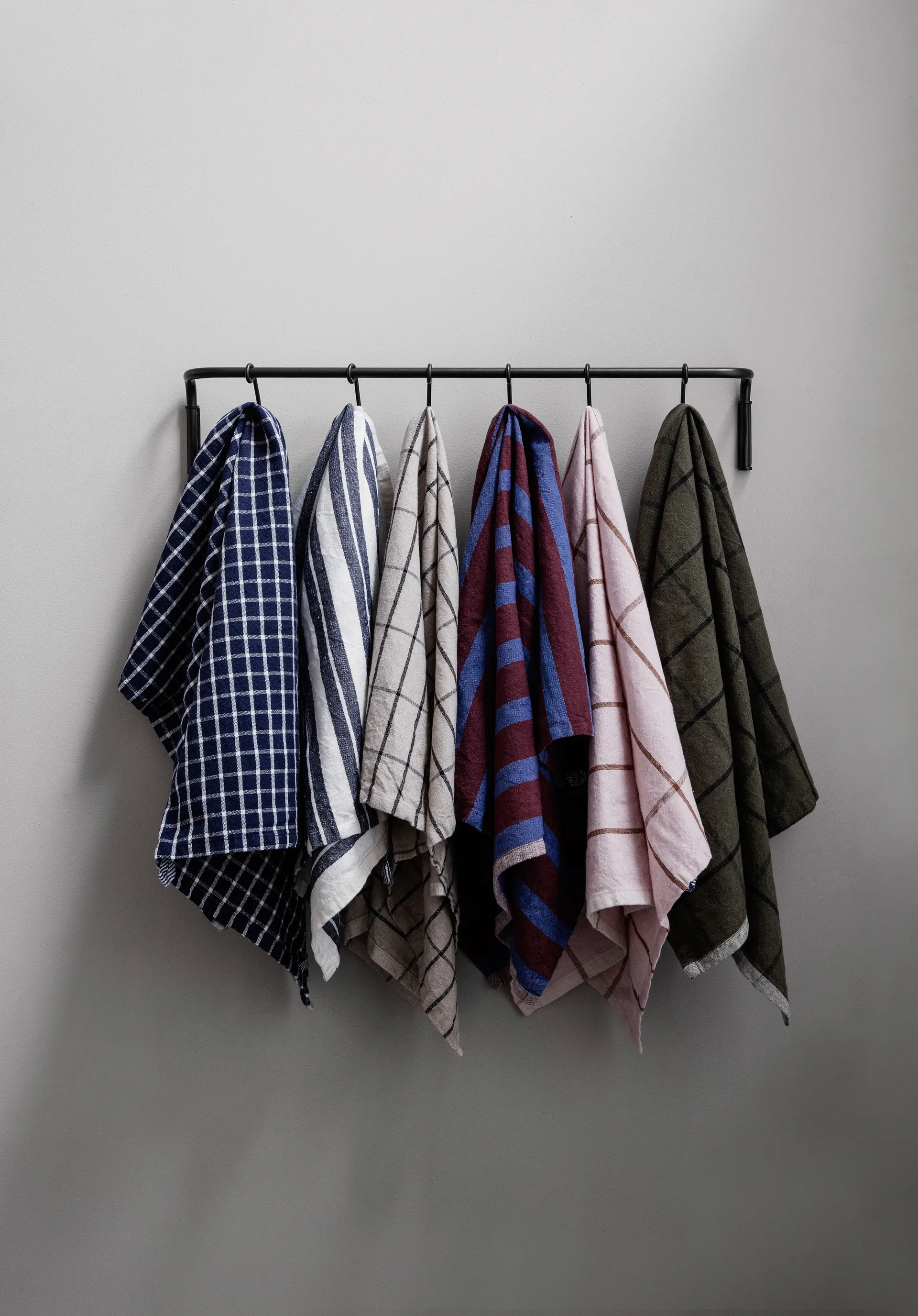 Kitchen keukenstang met 6 st. haken, Zwart messing Ferm Living