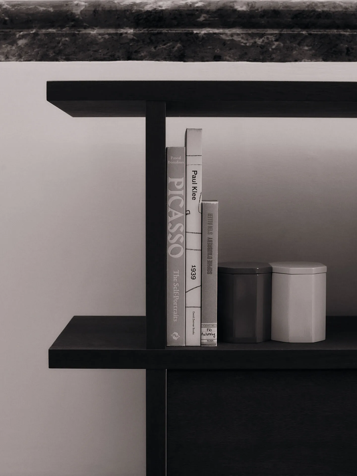 Kona boekenkast kastinzet, Dark Stained Ferm Living